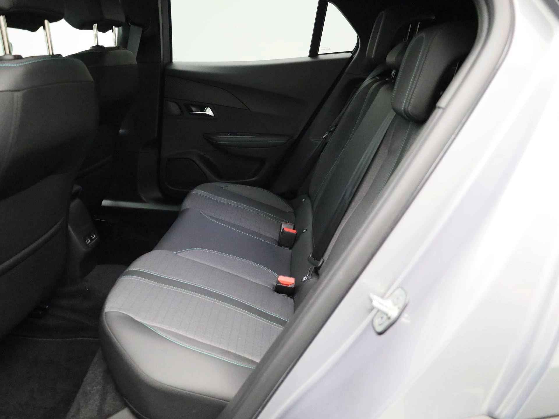 Peugeot-e-2008-image-8
