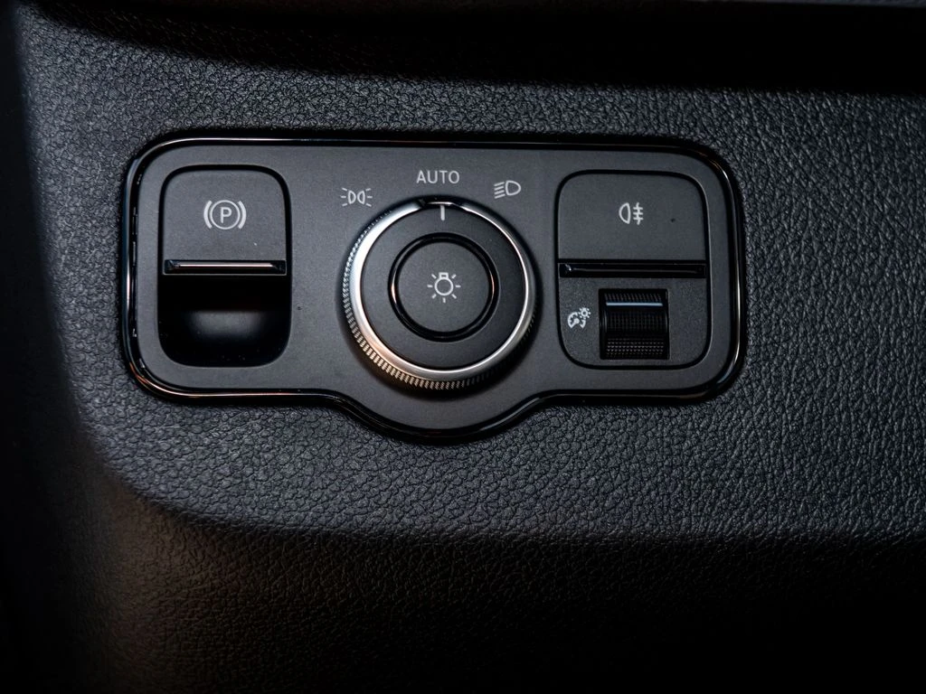 Mercedes-Benz-Sprinter 319-image-13