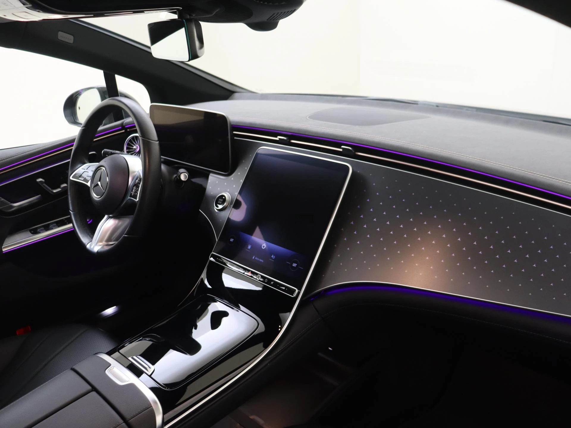 Mercedes-Benz-EQE-image-2