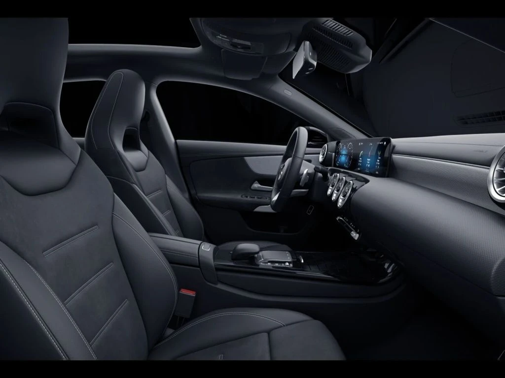 Mercedes-Benz-CLA 220 d-image-10