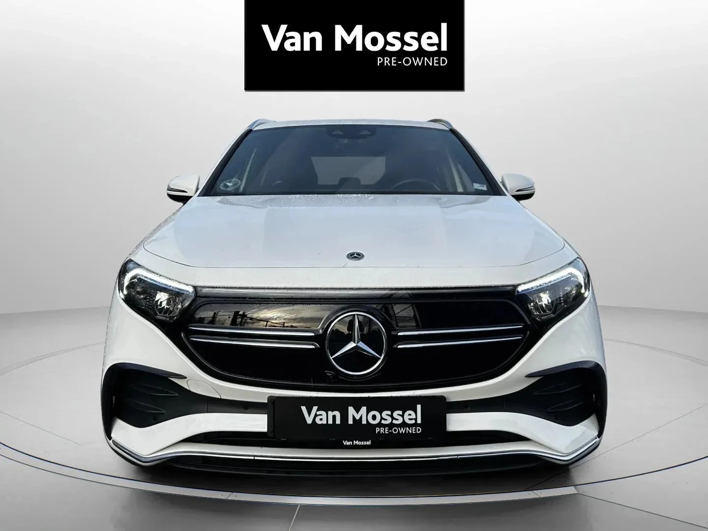 Mercedes-Benz-EQA-image-2