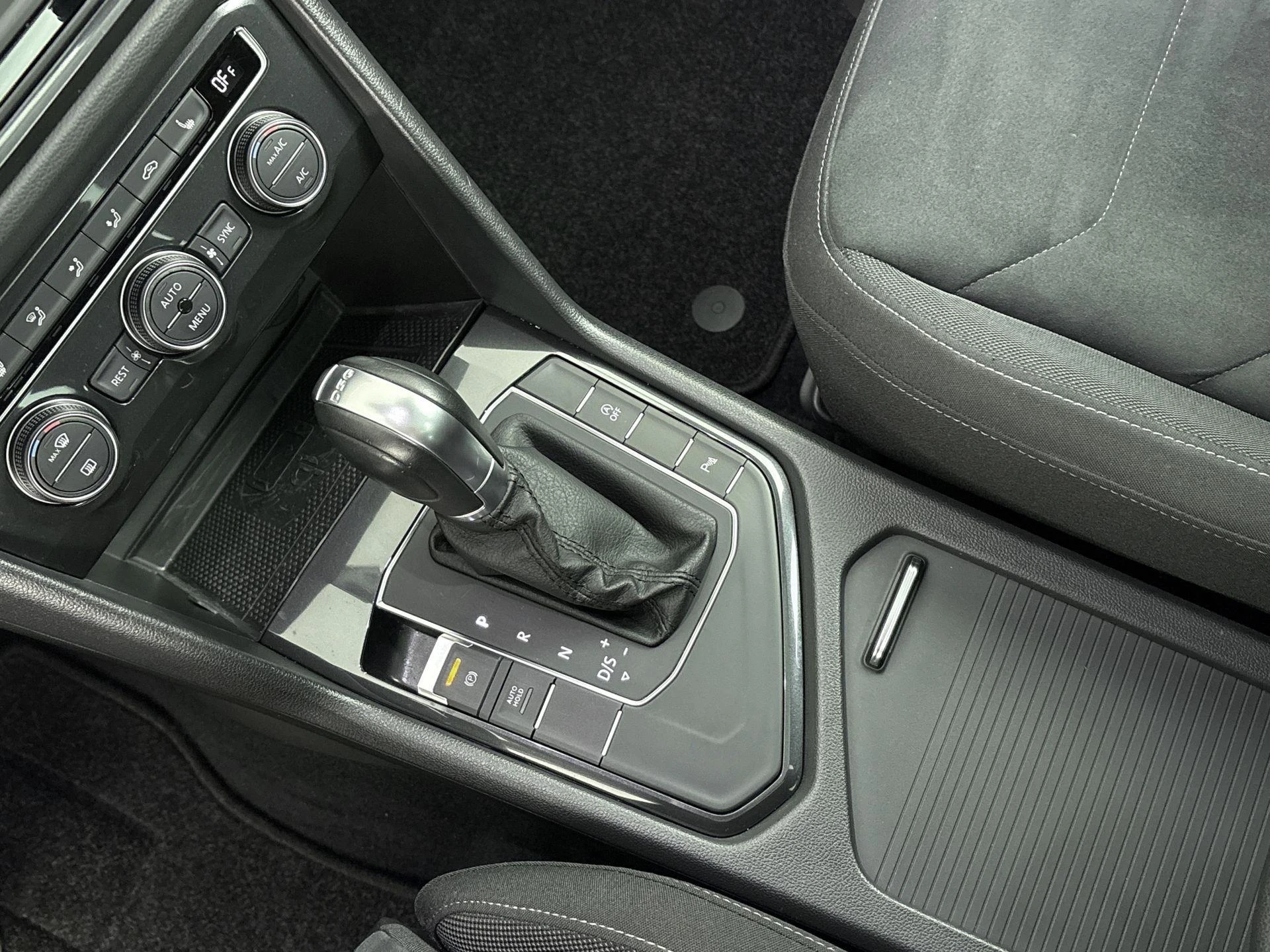 Volkswagen-Tiguan-image-14