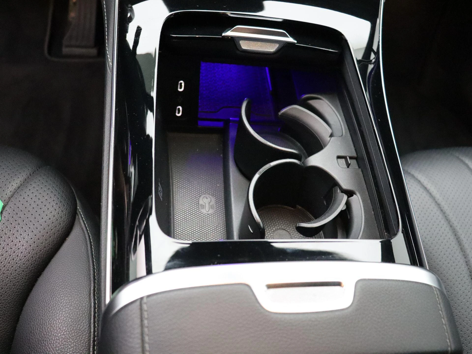 Mercedes-Benz EQE 300 Business Line + LED + CARPLAY + CAMERA +