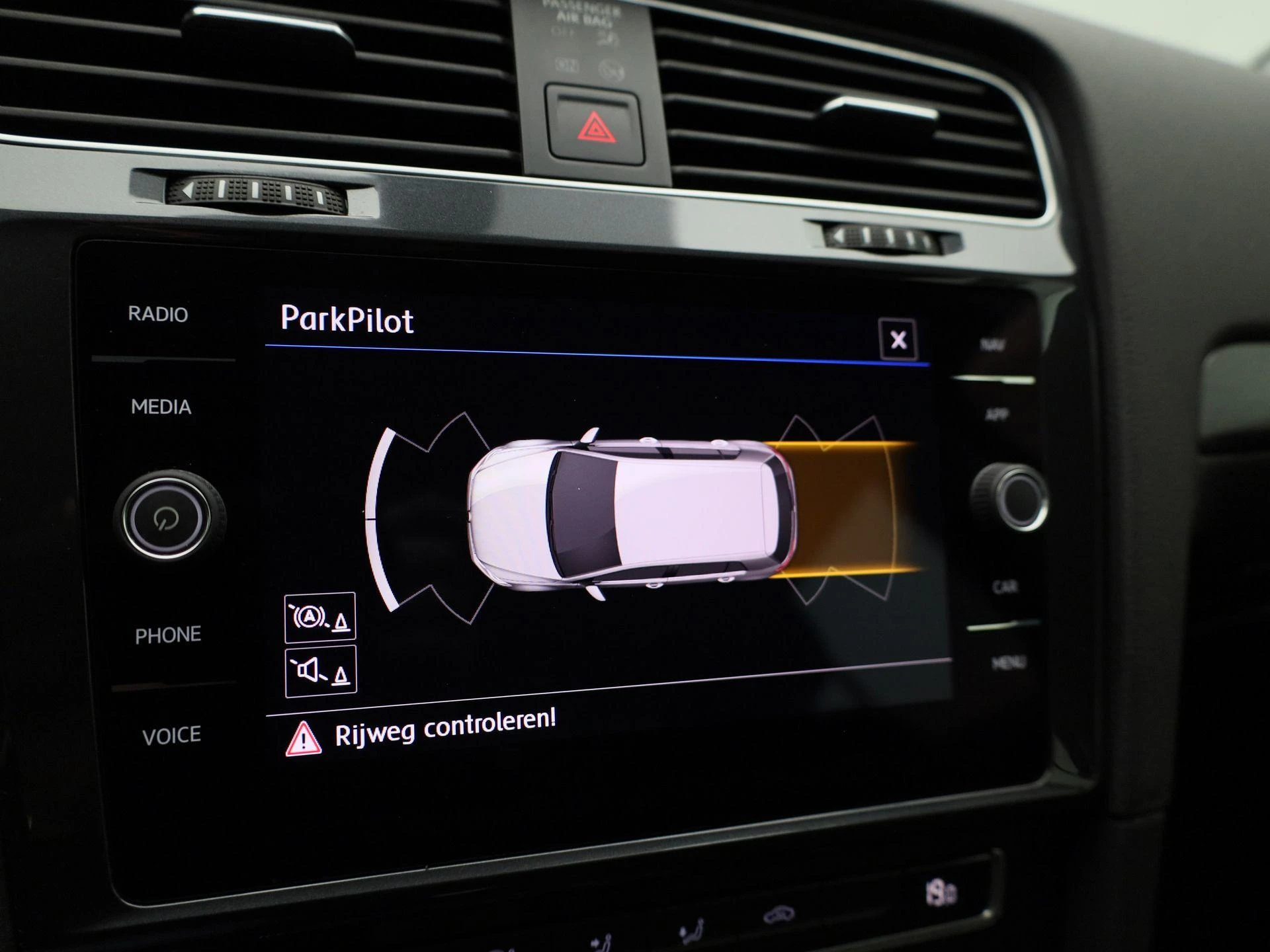 Volkswagen-Golf-image-26