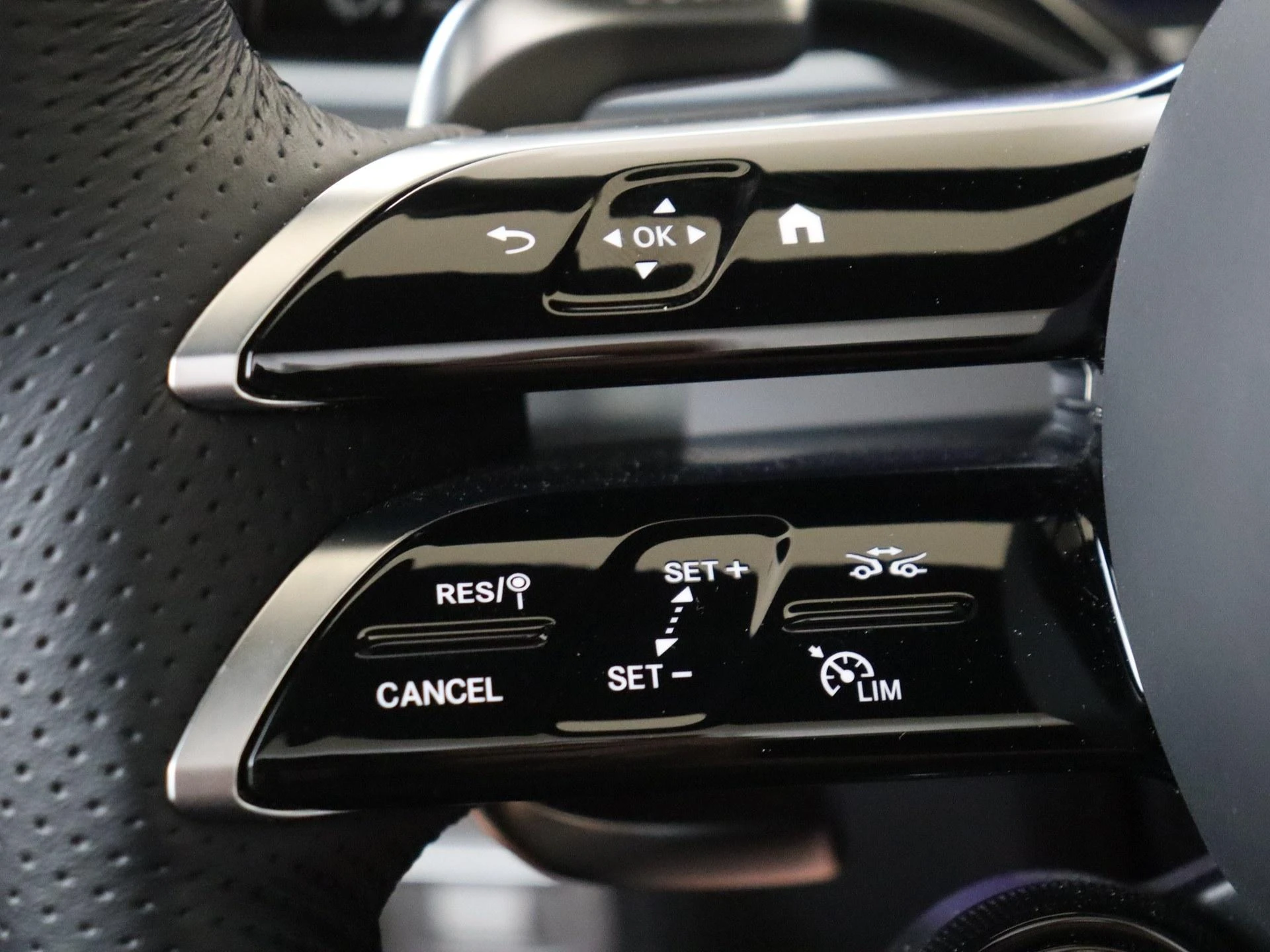 Mercedes-Benz-GLE-image-15