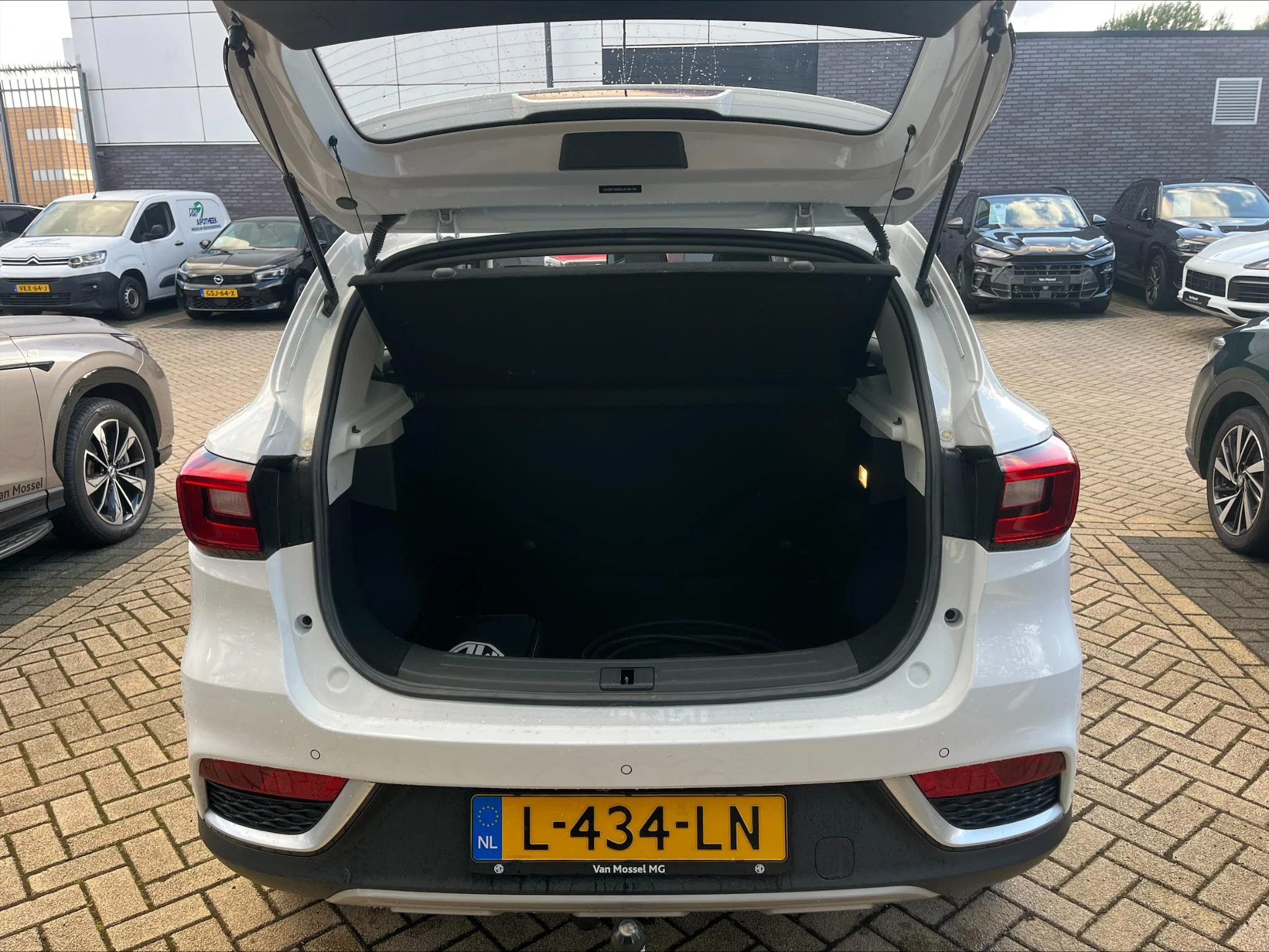 MG-ZS EV-image-7