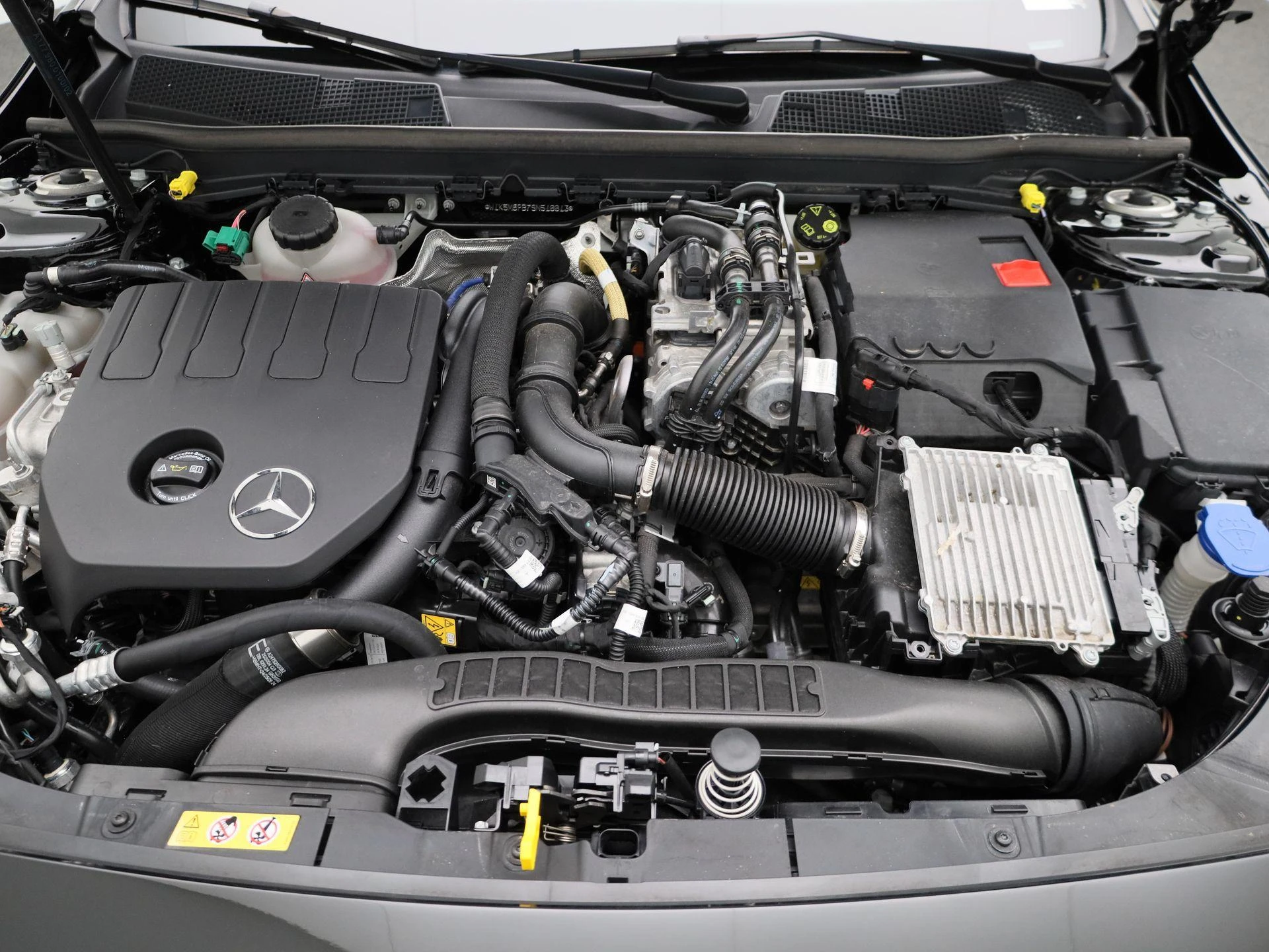 Mercedes-Benz-CLA-image-35
