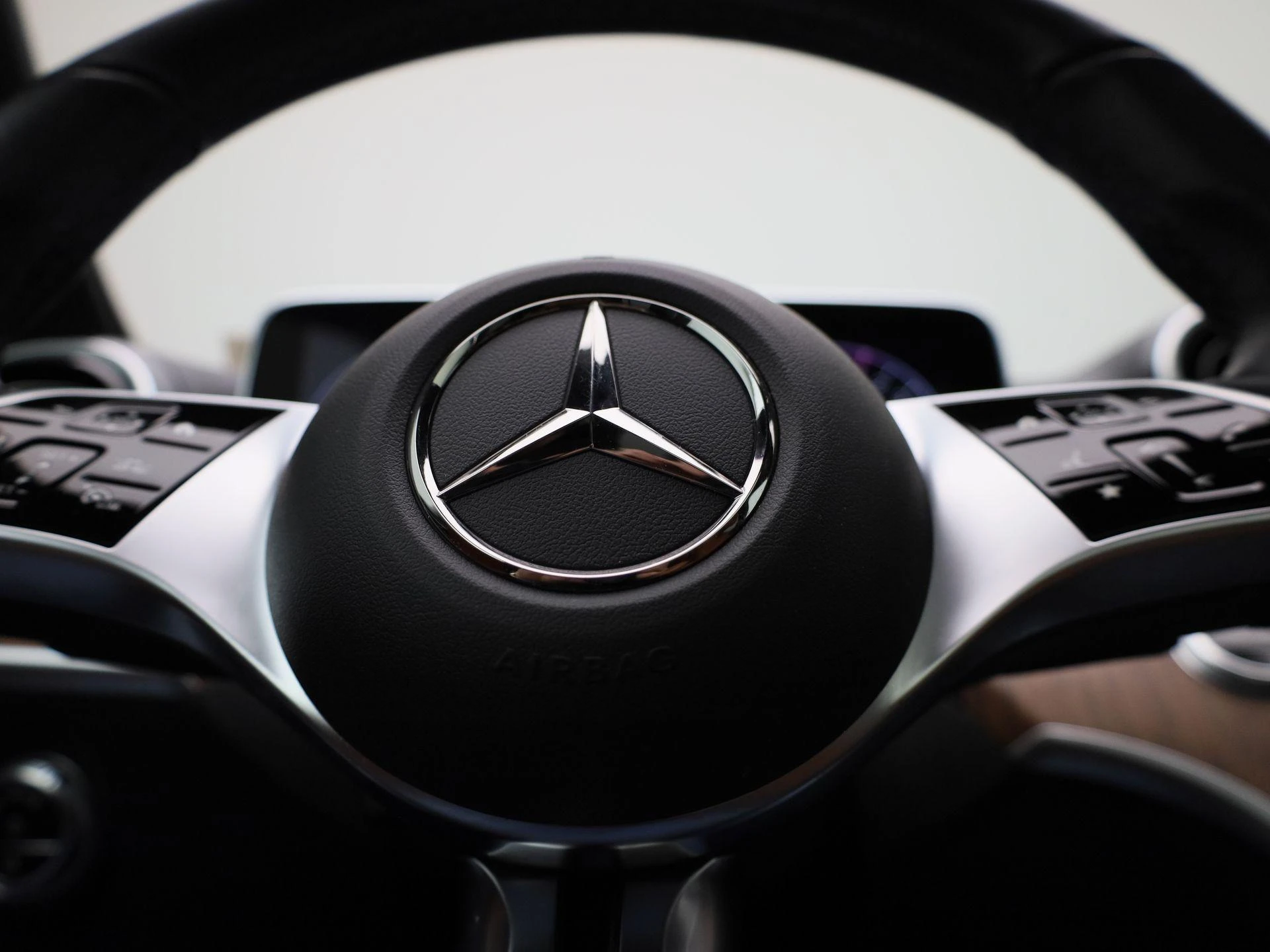 Mercedes-Benz-C-Klasse-image-32