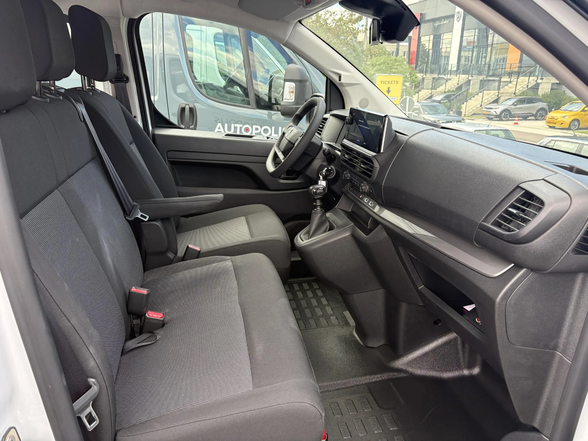 Opel-Vivaro-image-1