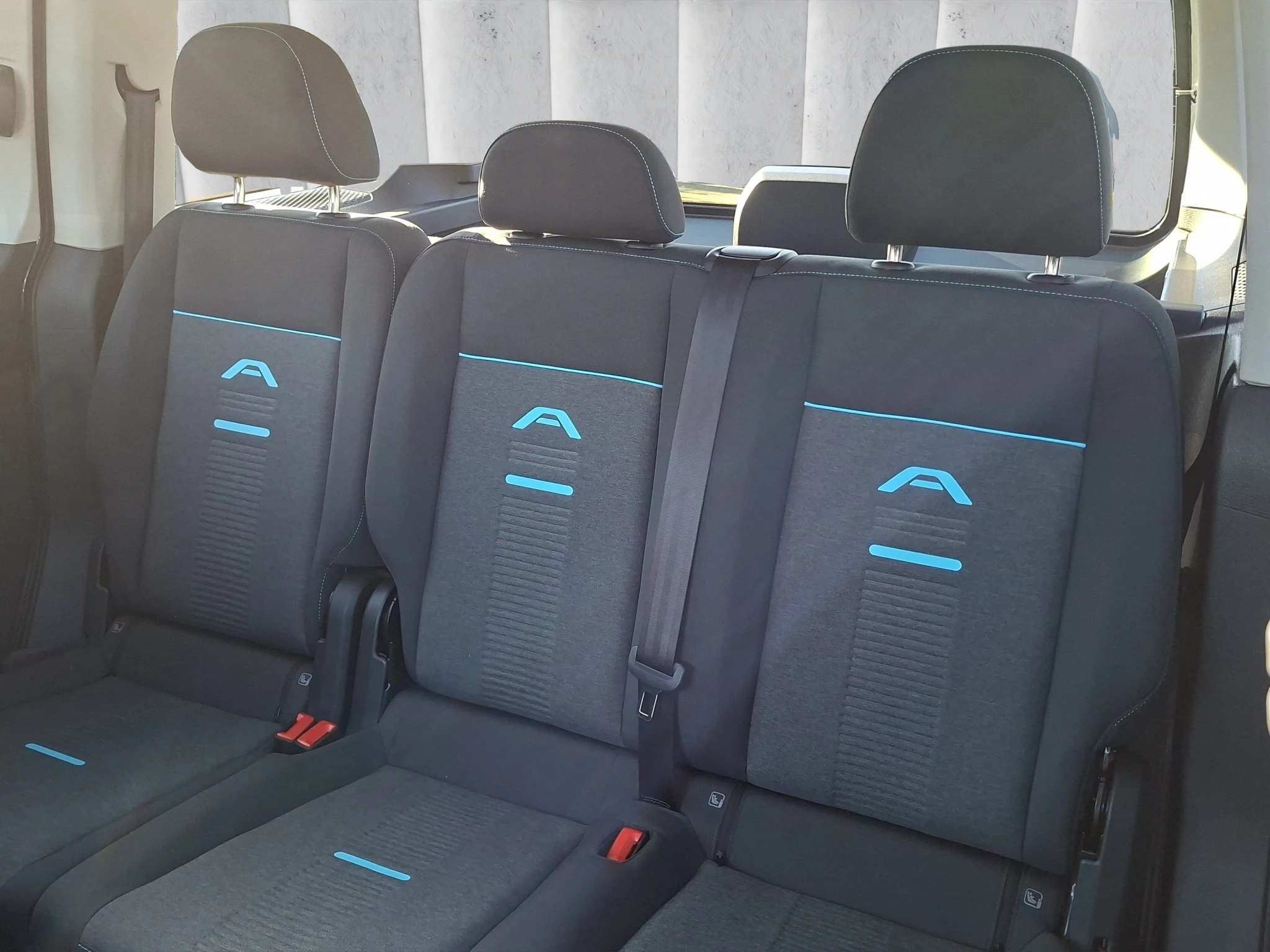Ford Tourneo Connect Active 2.0 EB Aut. | LED | AHK | Pano | RFK | SHZ | LMF