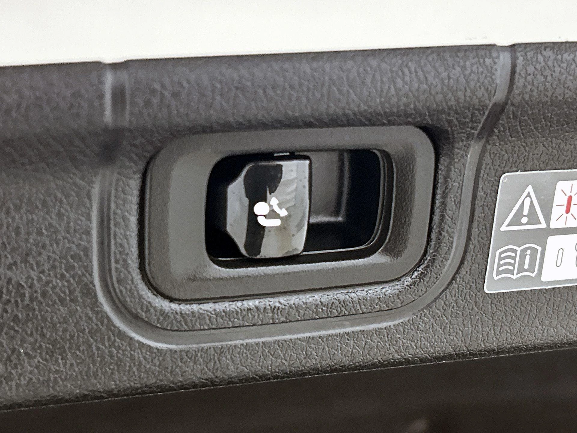 Mercedes-Benz-C-Klasse-image-8