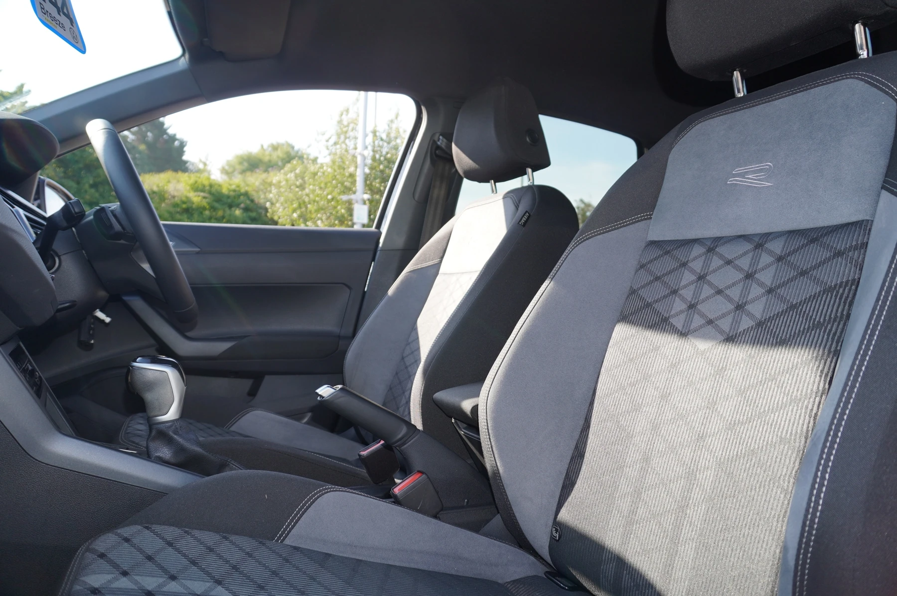 Volkswagen-Polo-image-9