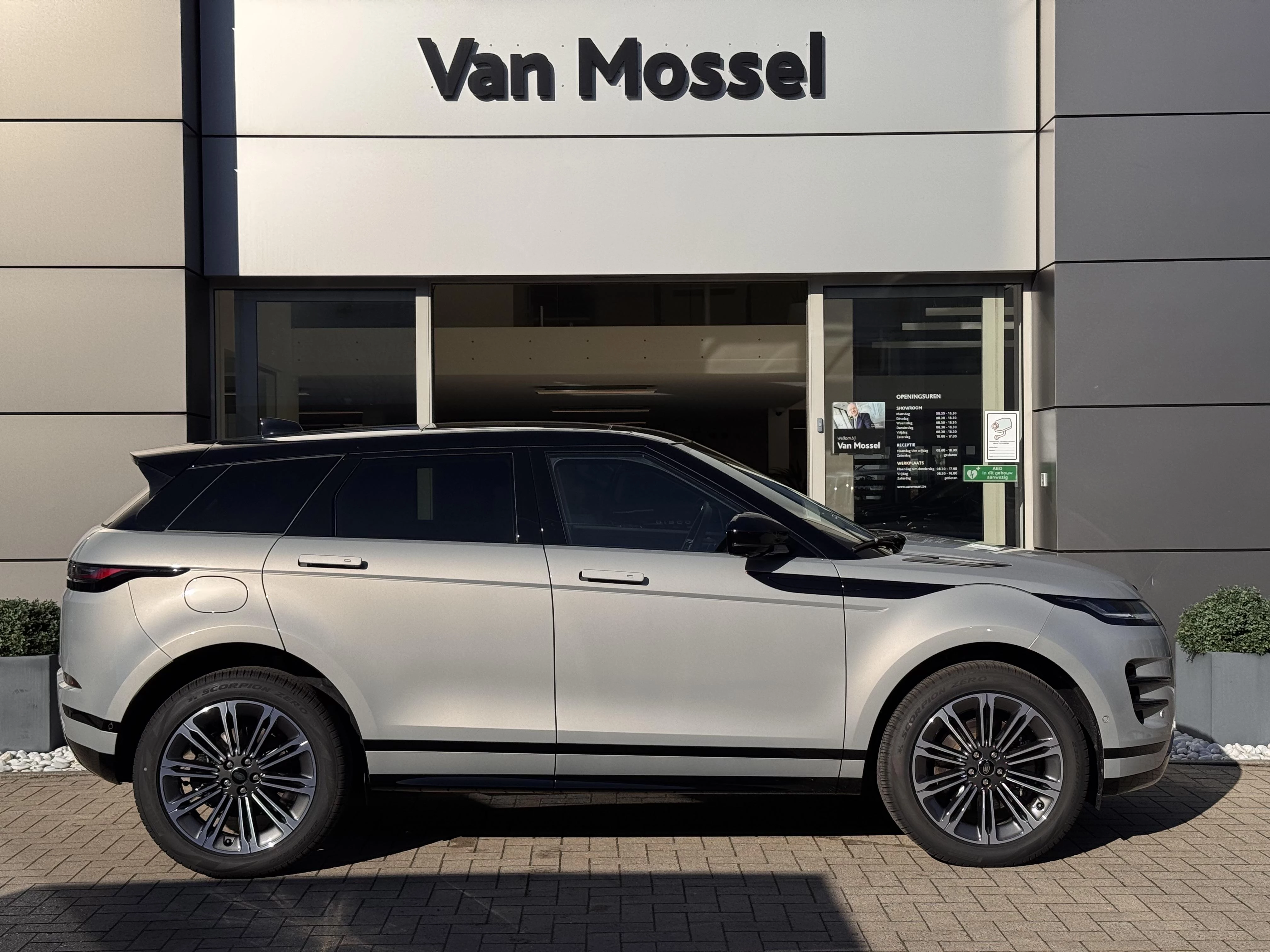 Land Rover Range Rover Evoque P270e Dynamic SE AWD Auto. 26MY