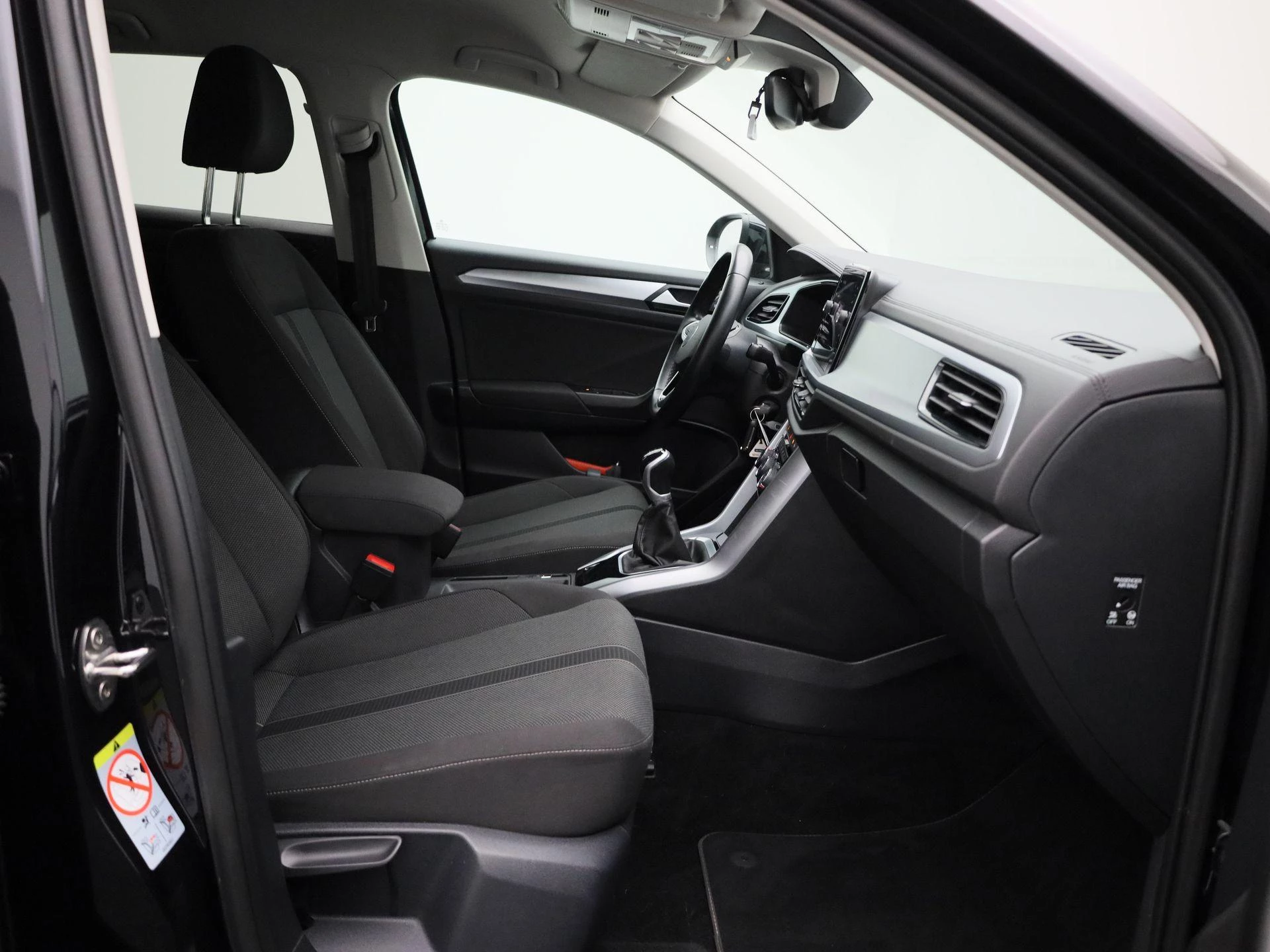Volkswagen-T-Roc-image-30