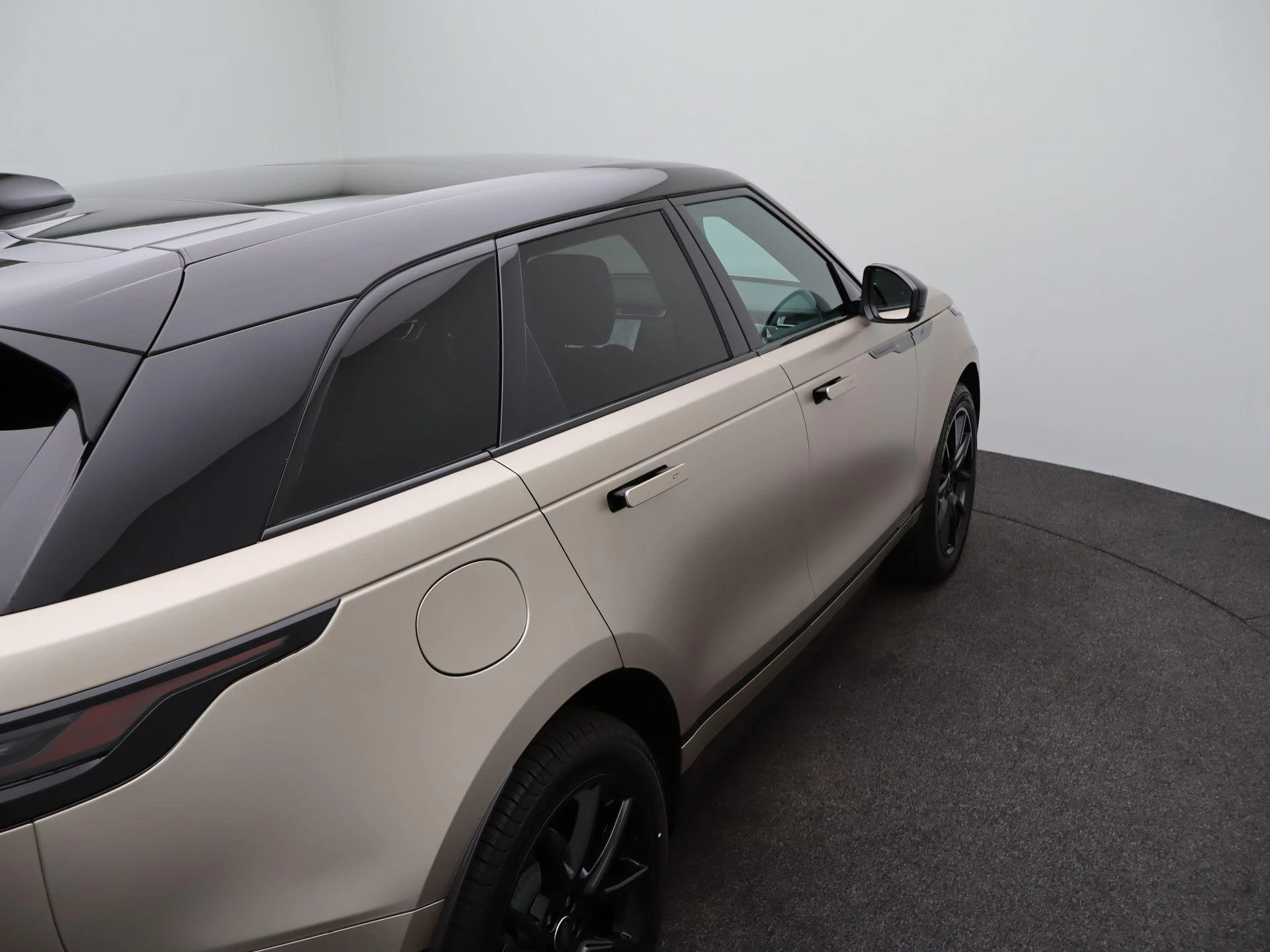 Land Rover Range Rover Velar 2.0 P400e AWD Belgravia Edition Satin PHEV