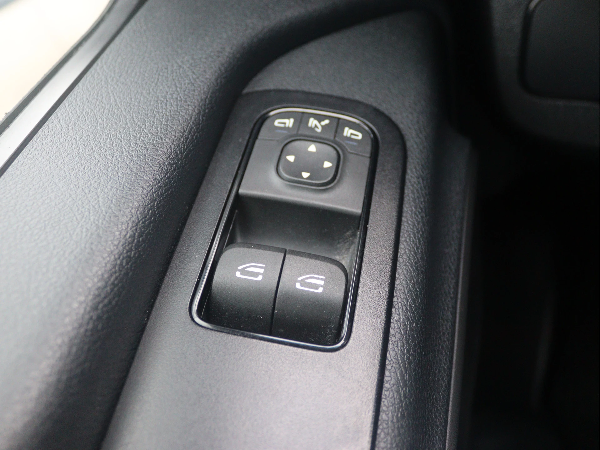 Mercedes-Benz-Sprinter-image-4