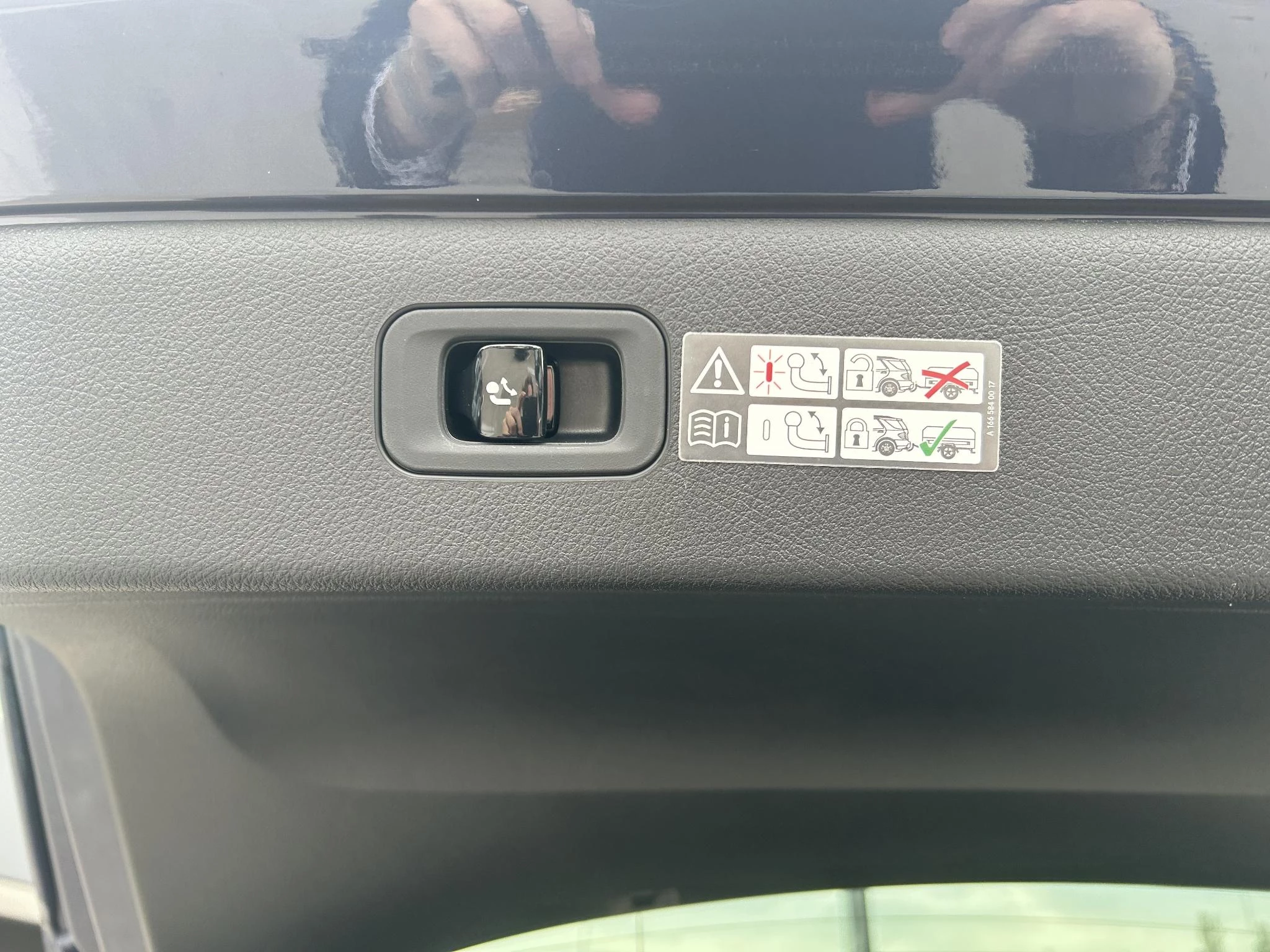 Mercedes-Benz-EQS-image-11