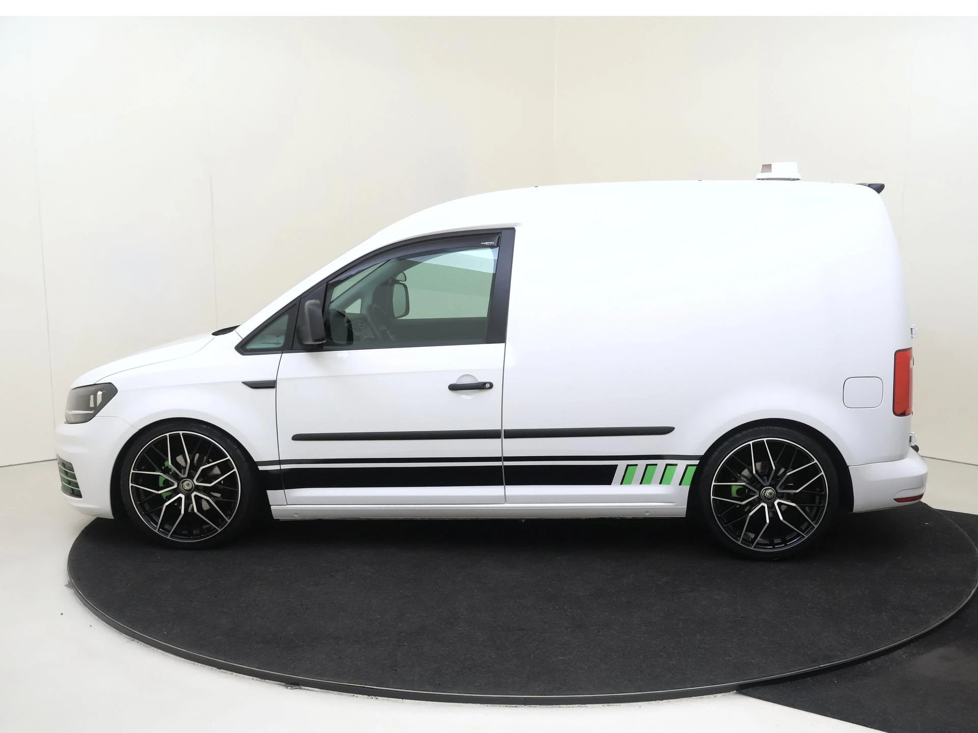 Volkswagen-Caddy-image-7