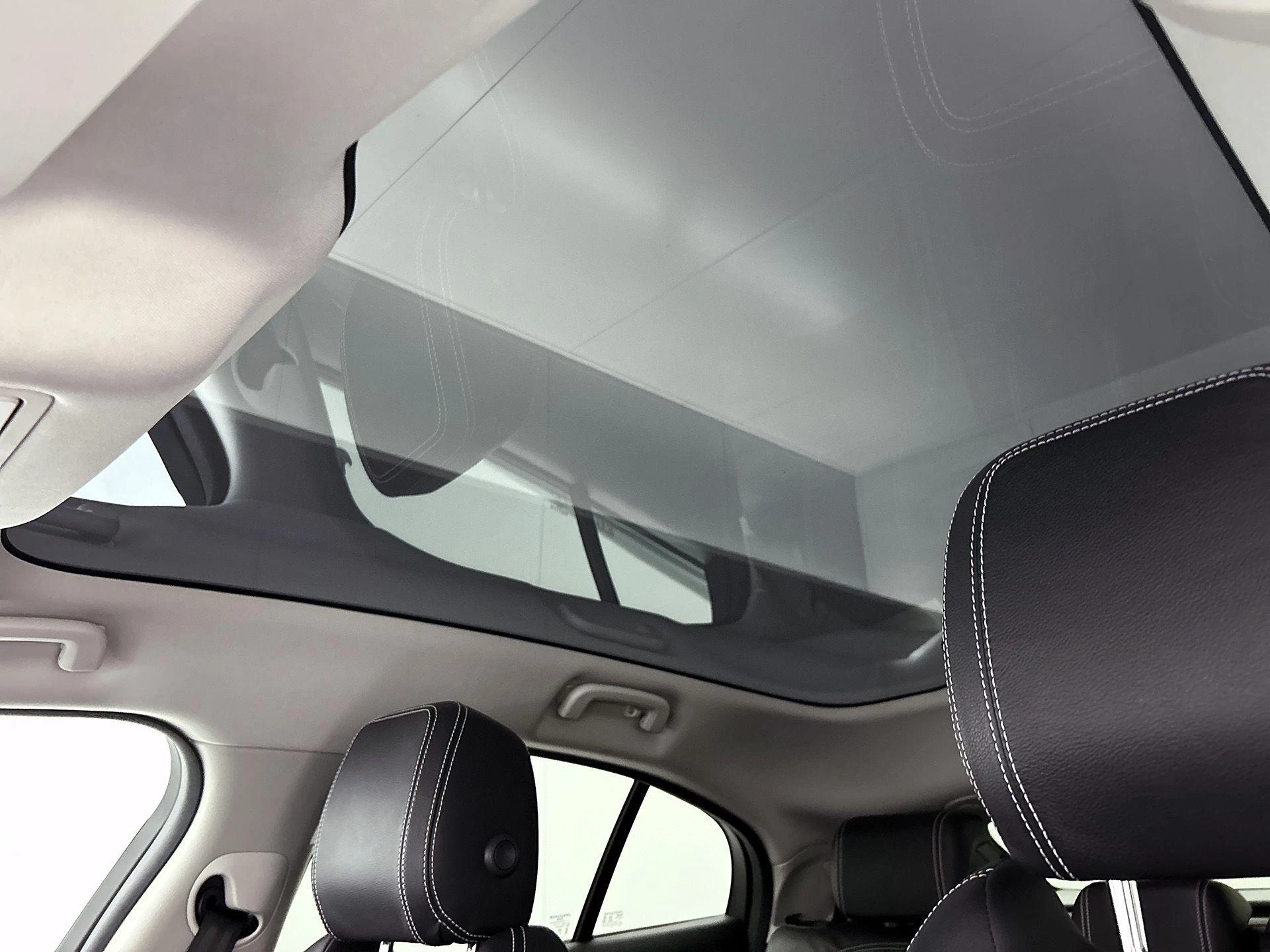 Jaguar-I-PACE-image-75