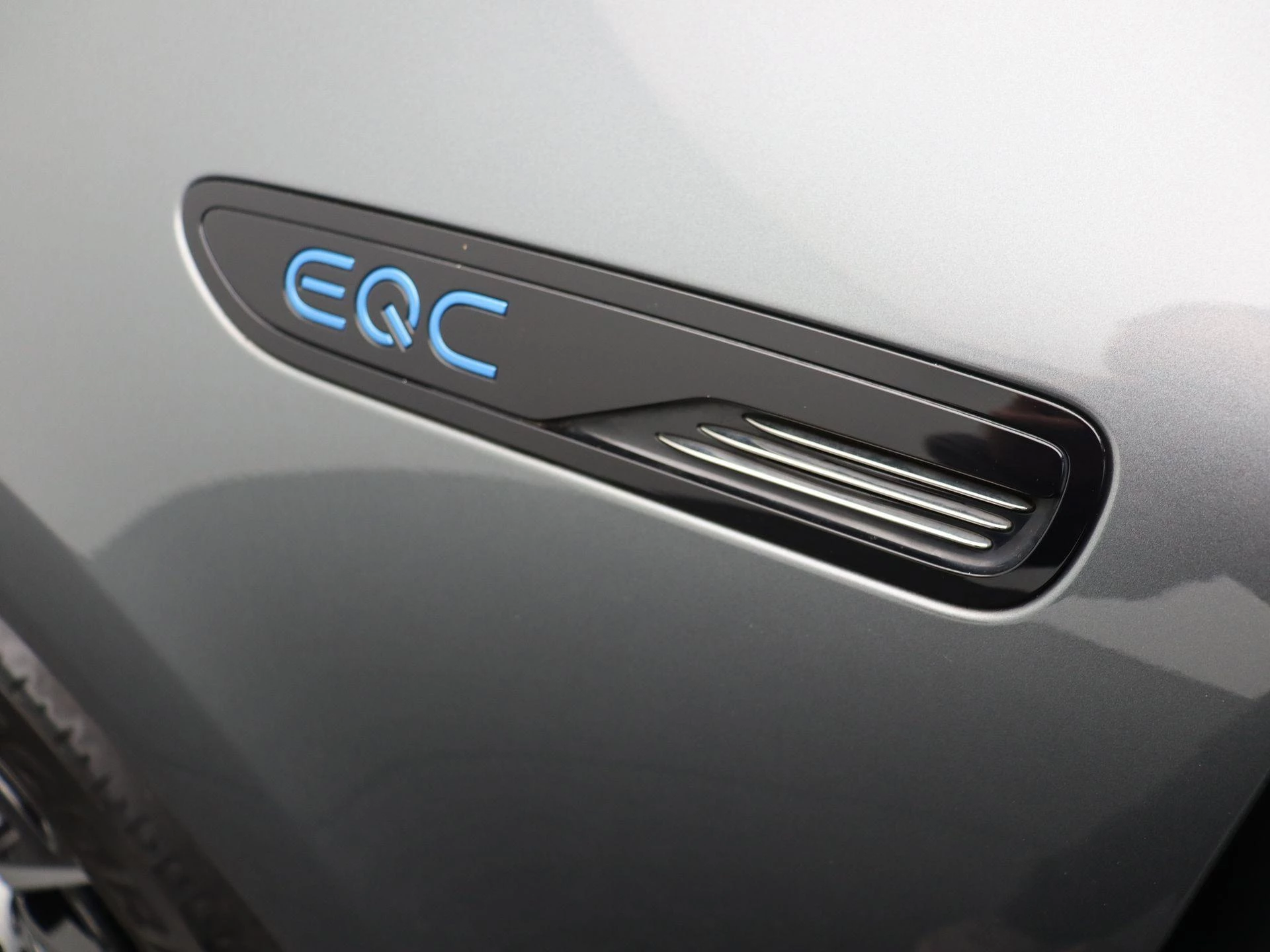 Mercedes-Benz-EQC-image-7