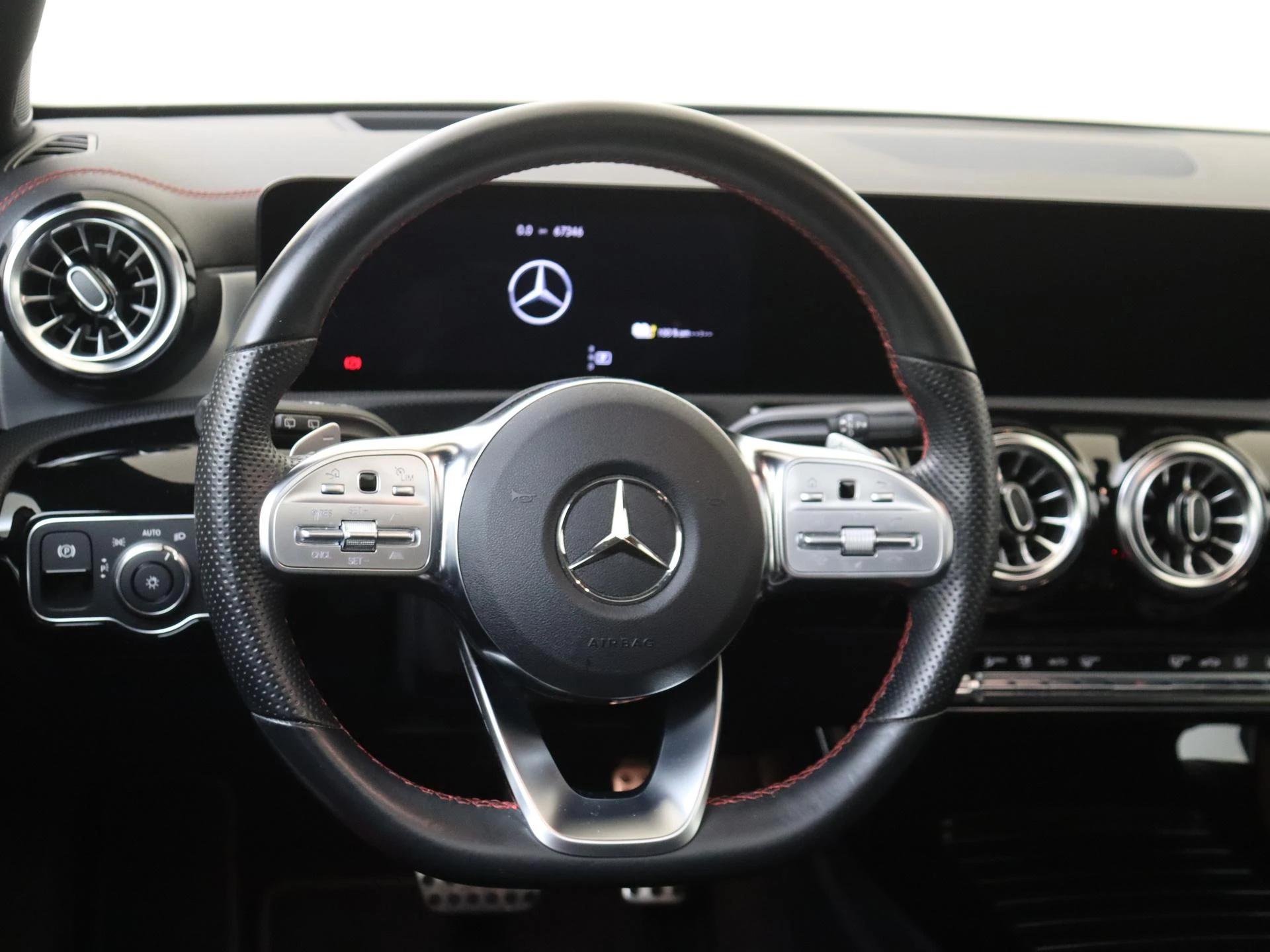 Mercedes-Benz-CLA-image-12