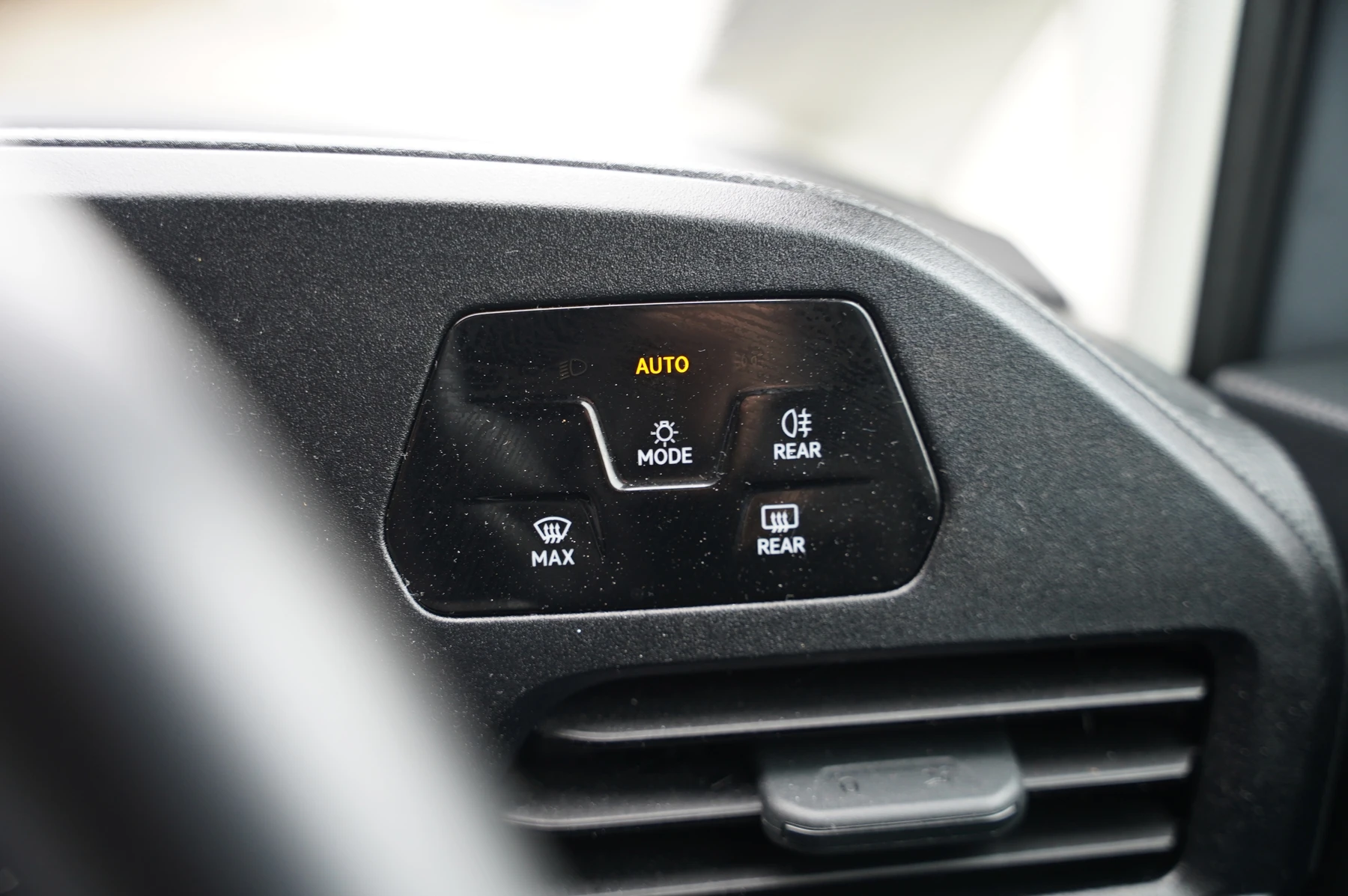 Volkswagen-Caddy-image-17