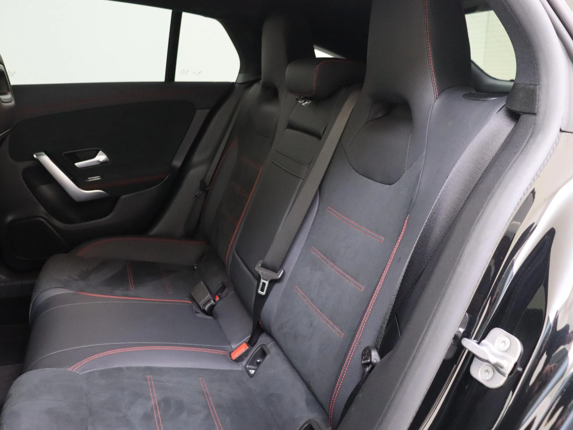 Mercedes-Benz-CLA-image-11