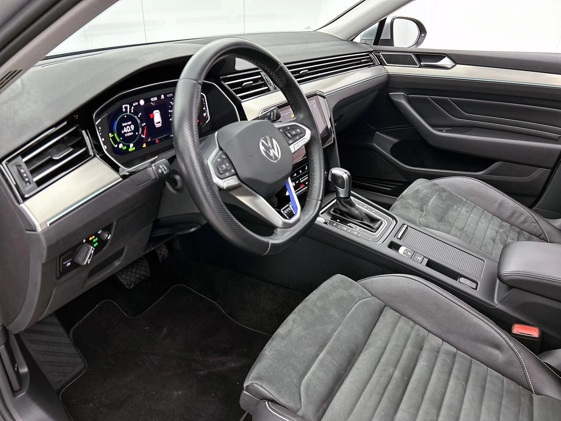 Volkswagen-Passat-image-18