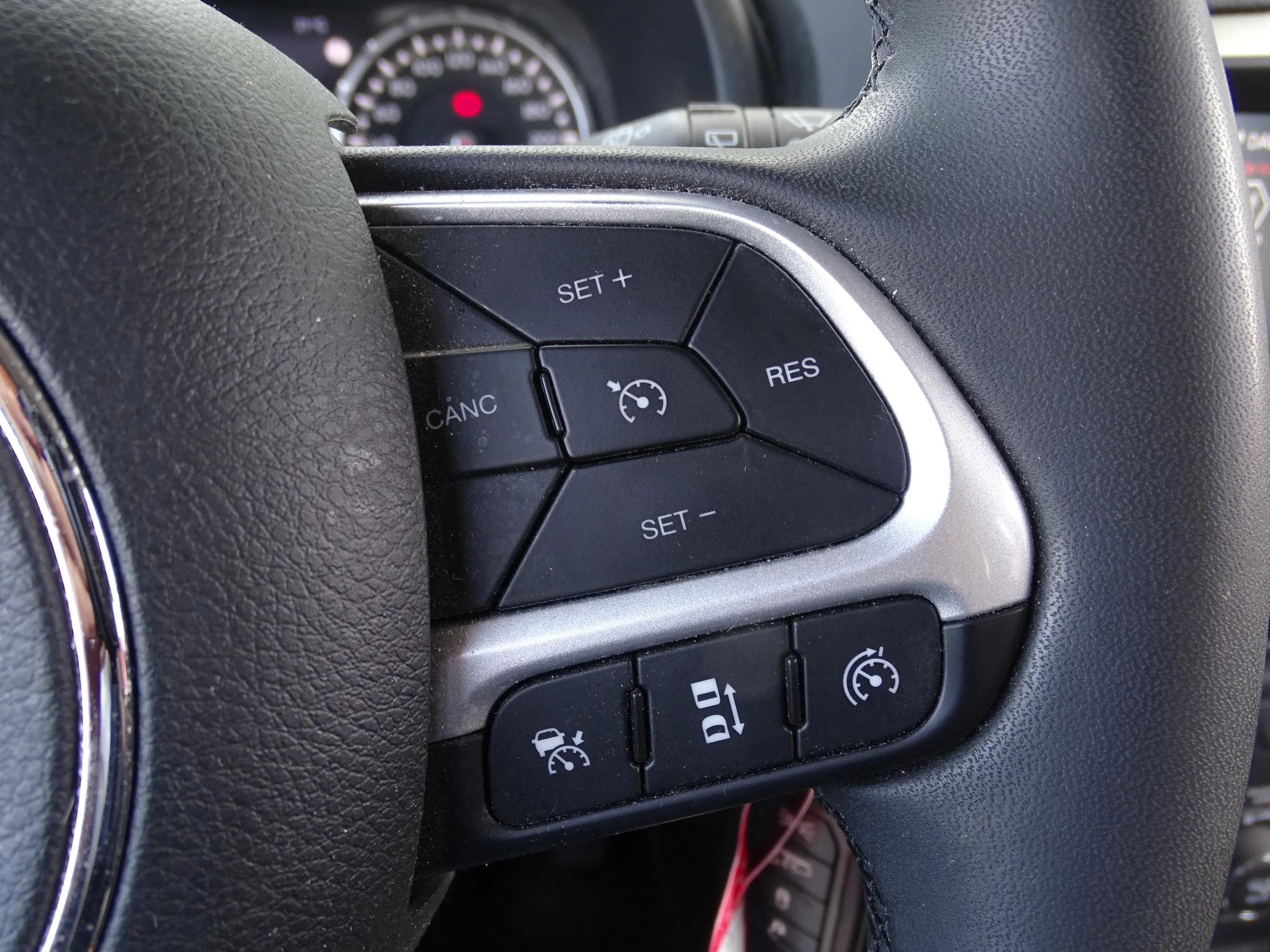 Jeep-Renegade-image-20