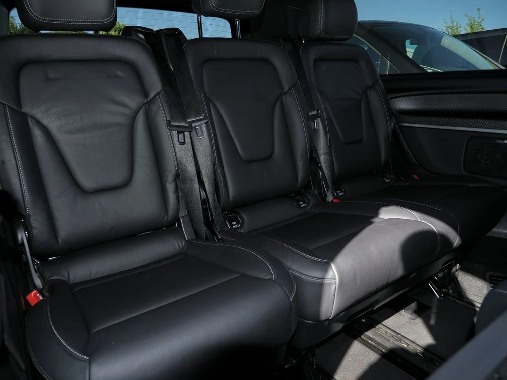 Mercedes-Benz-V-Klasse 300-image-11