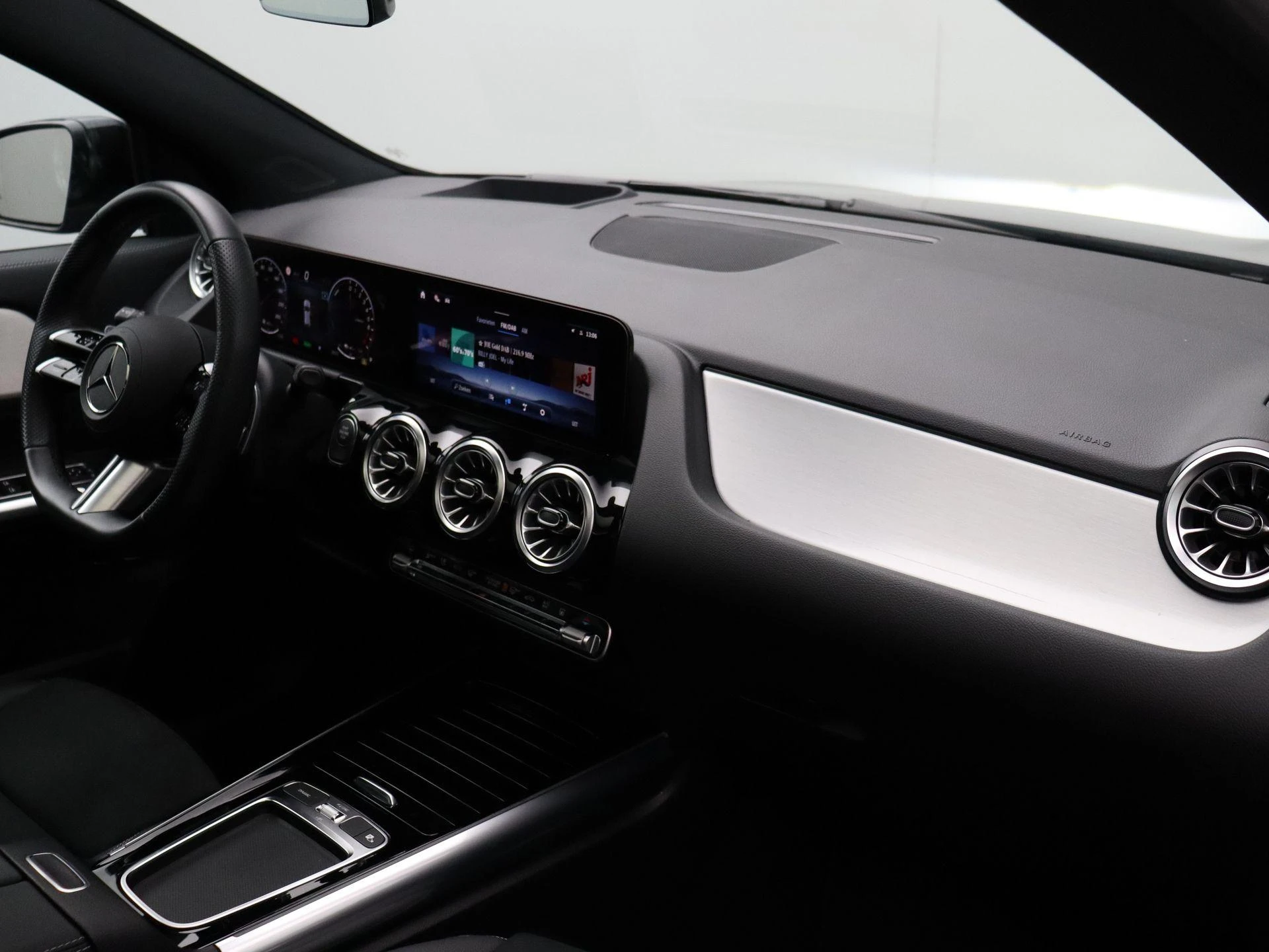Mercedes-Benz-GLA-image-29