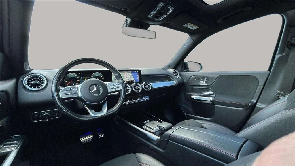 Mercedes-Benz-GLB-image-11
