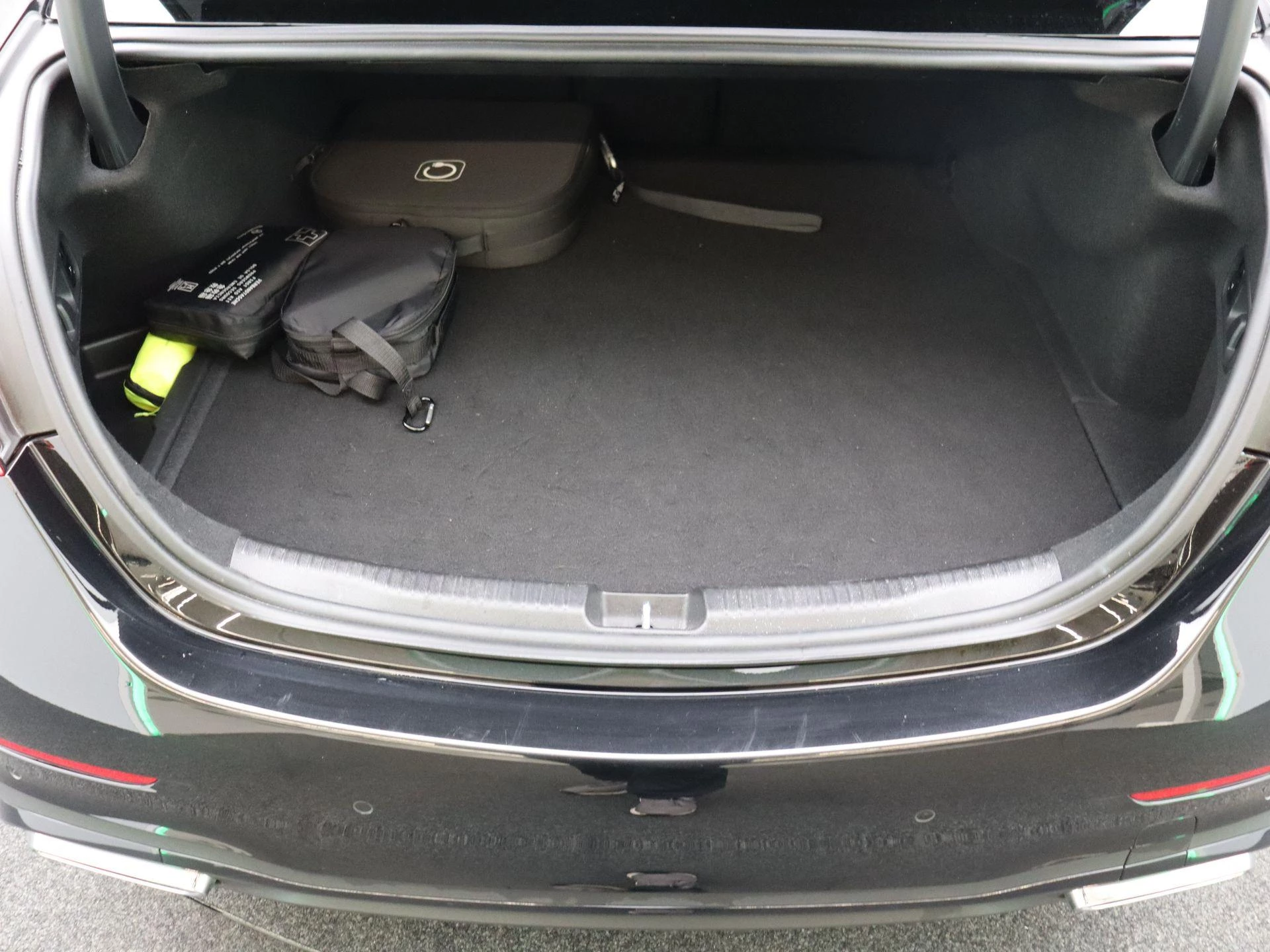 Mercedes-Benz C-Klasse 300 e AMG Line Berline + CARPLAY + LED + CAMERA + NIGHTPAKKET +