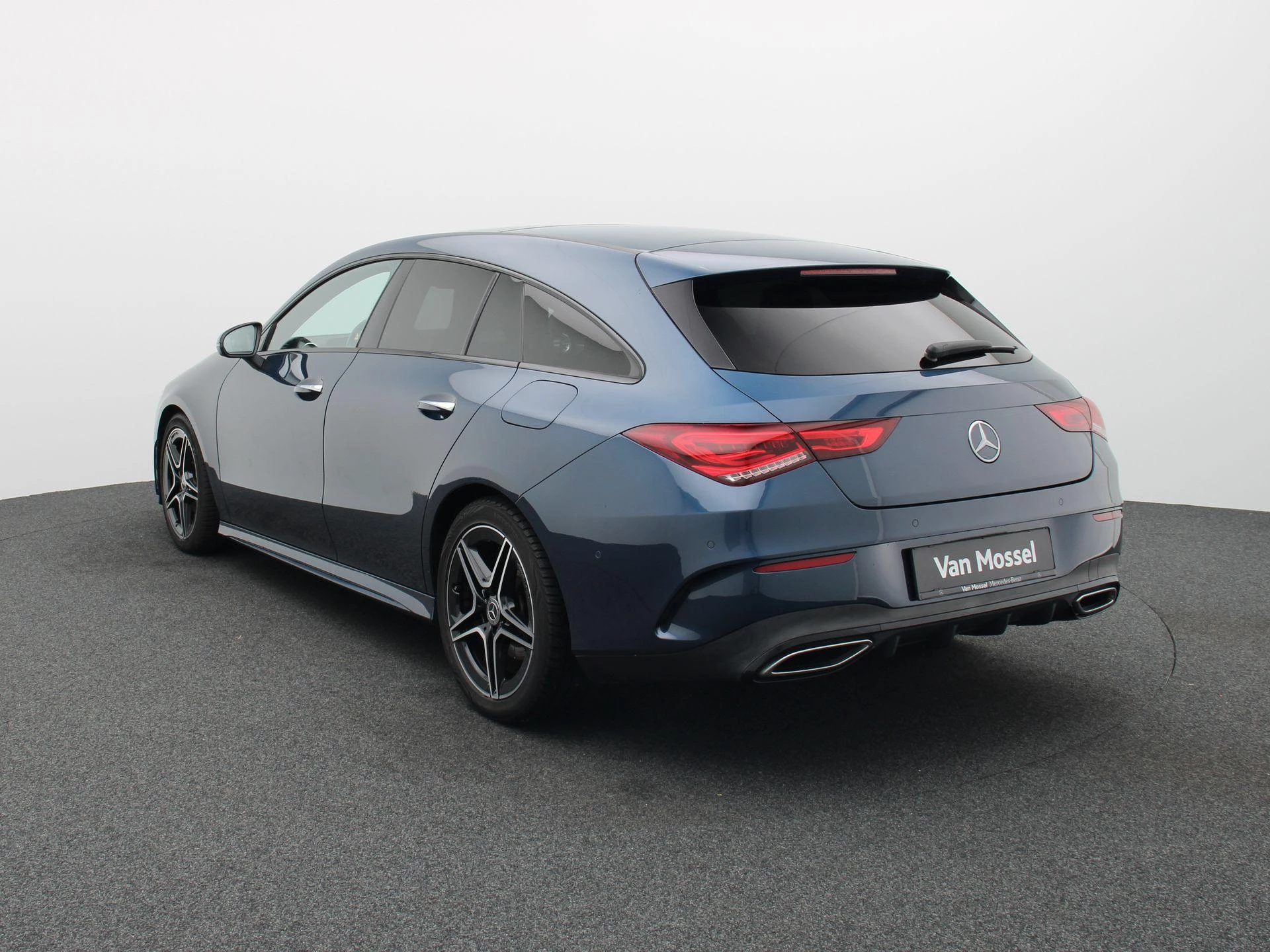 Mercedes-Benz CLA 180 AMG Line Shooting Brake + PANO DAK + MULTIBEAM LED + CARPLAY +