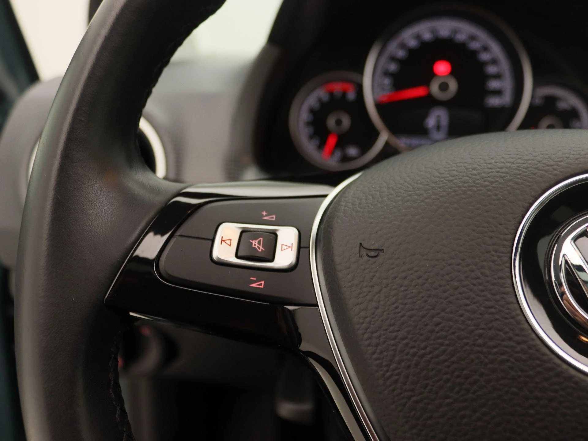 Volkswagen-up!-image-17