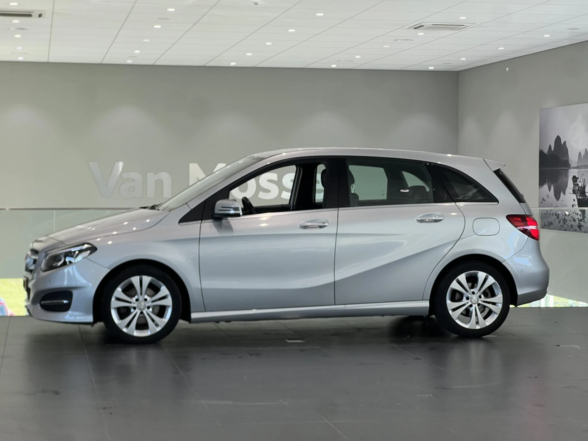 Mercedes-Benz-B-Klasse-image-2