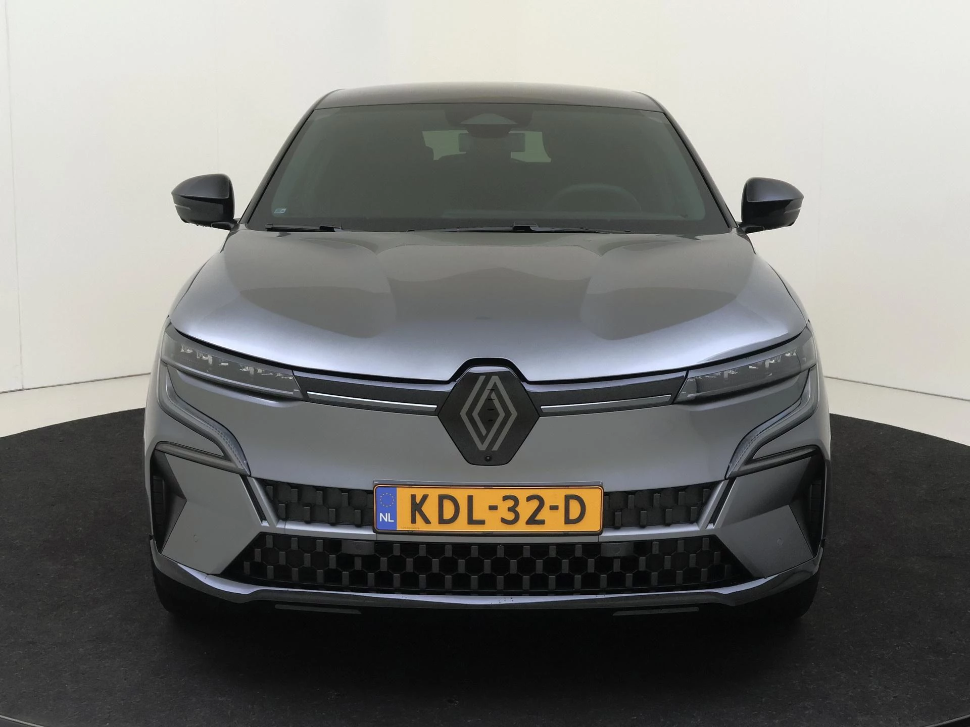 Renault-Megane E-Tech-image-5