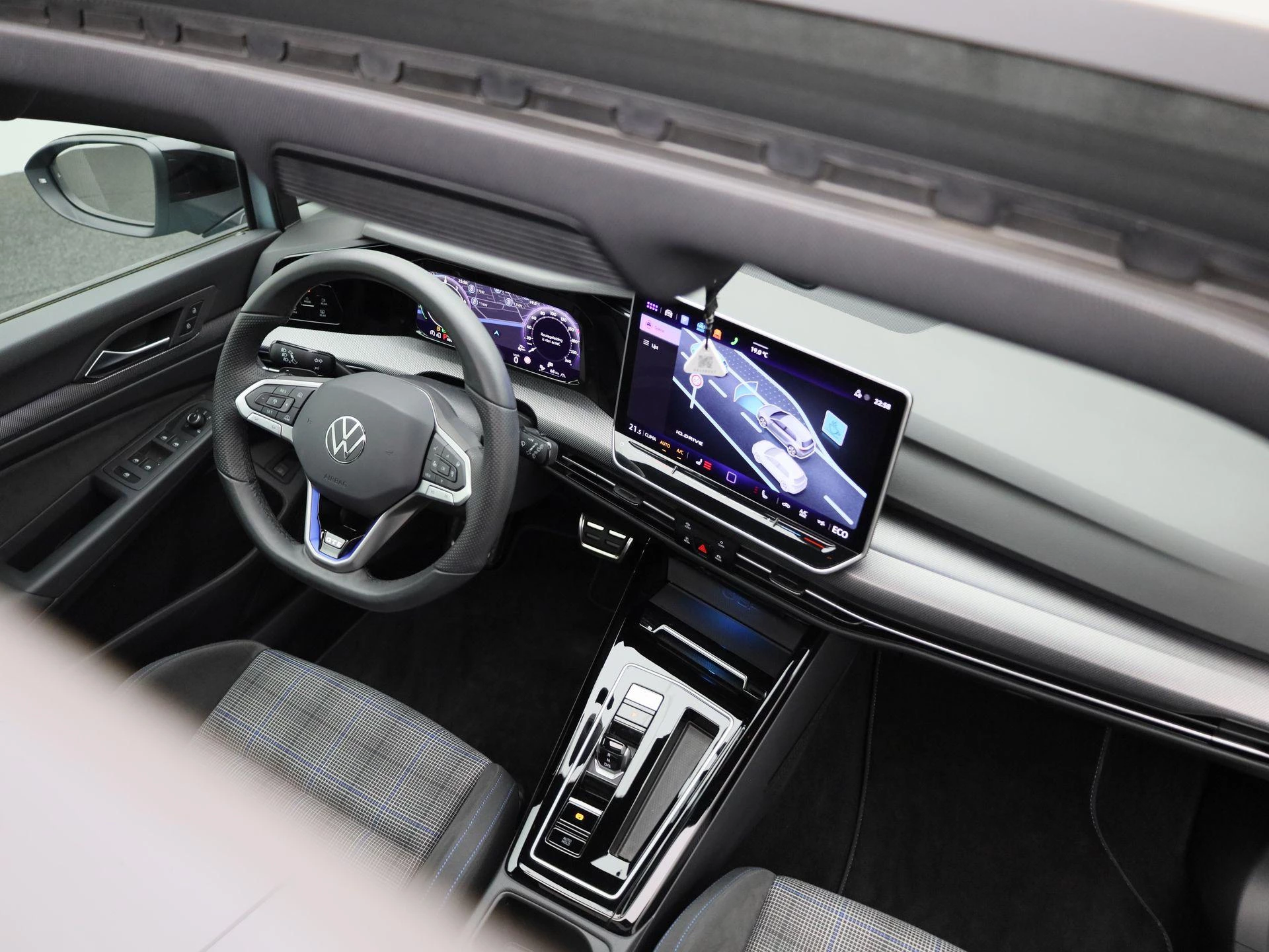 Volkswagen-Golf-image-38