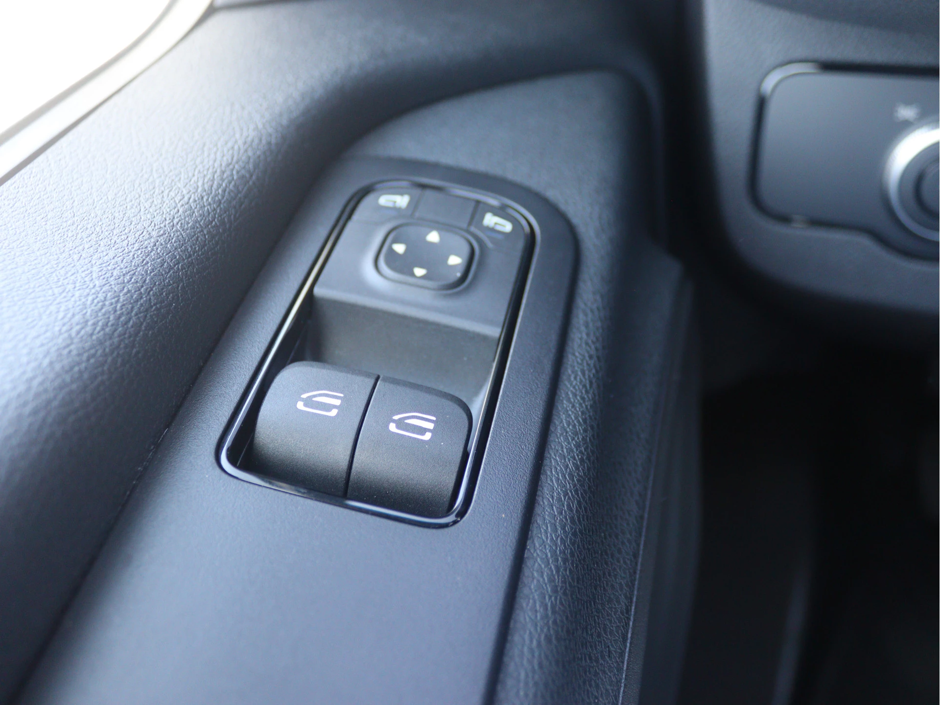 Mercedes-Benz-Sprinter-image-7