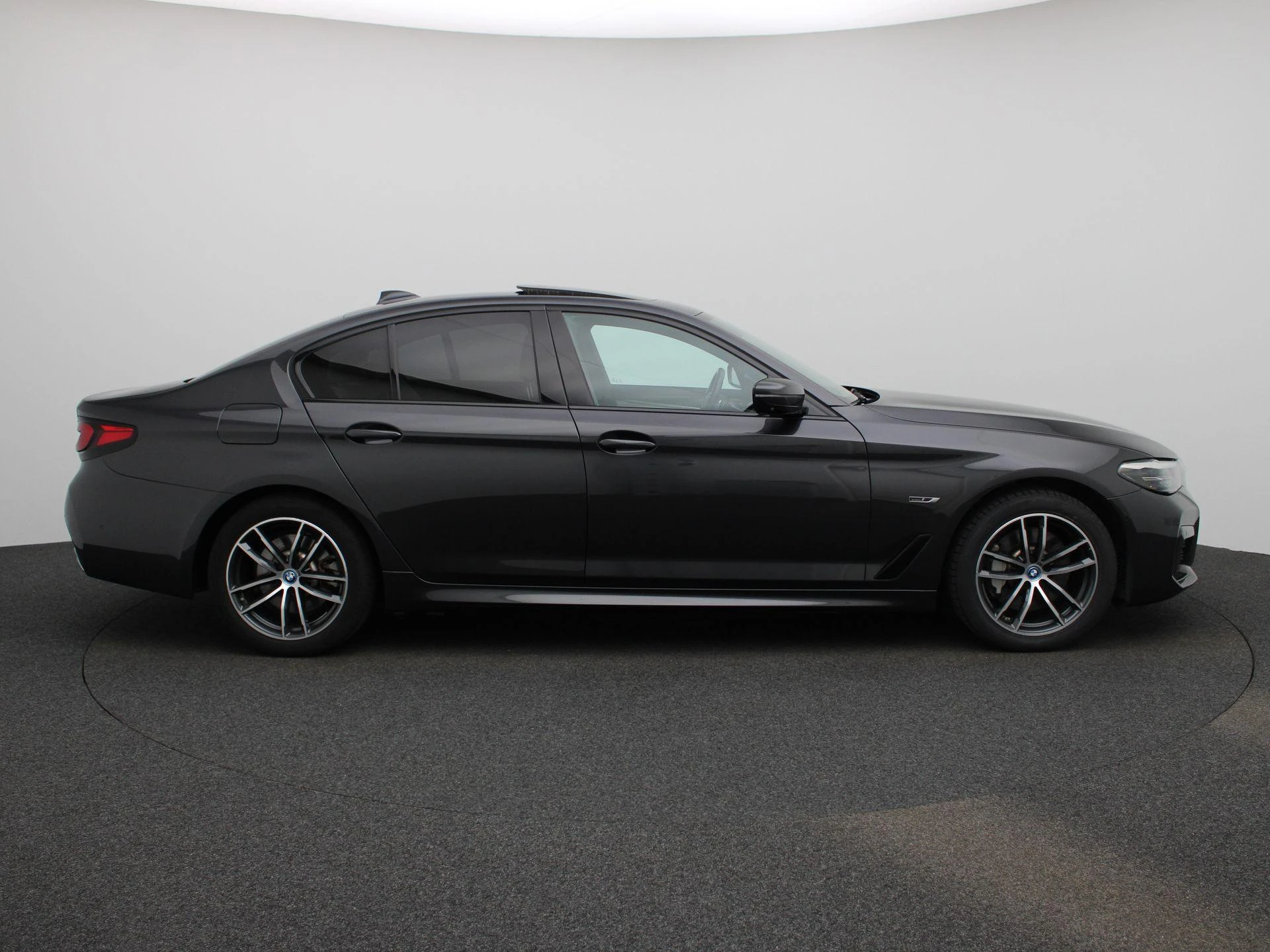 BMW-Série 5-image-5