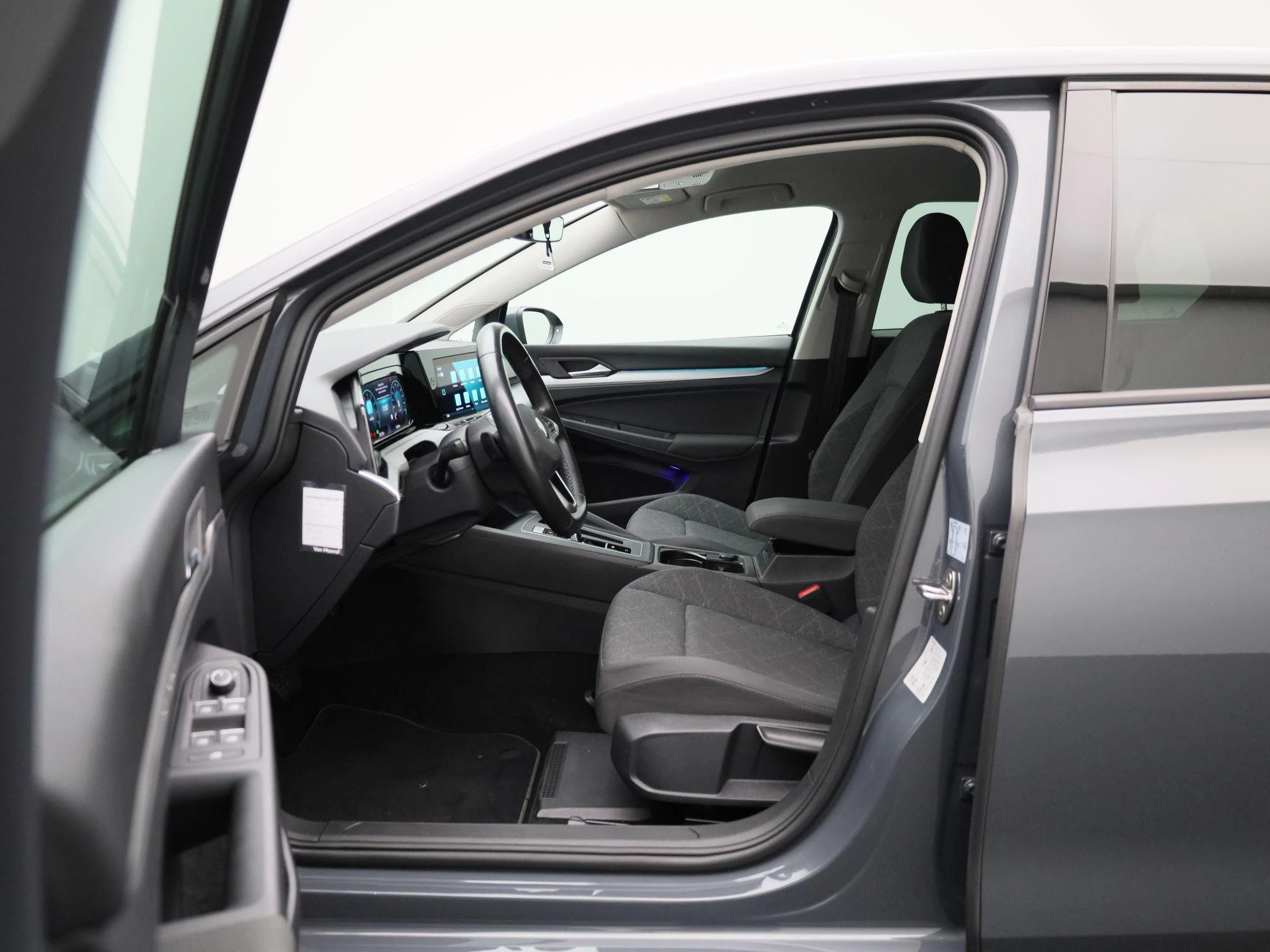 Volkswagen-Golf-image-8