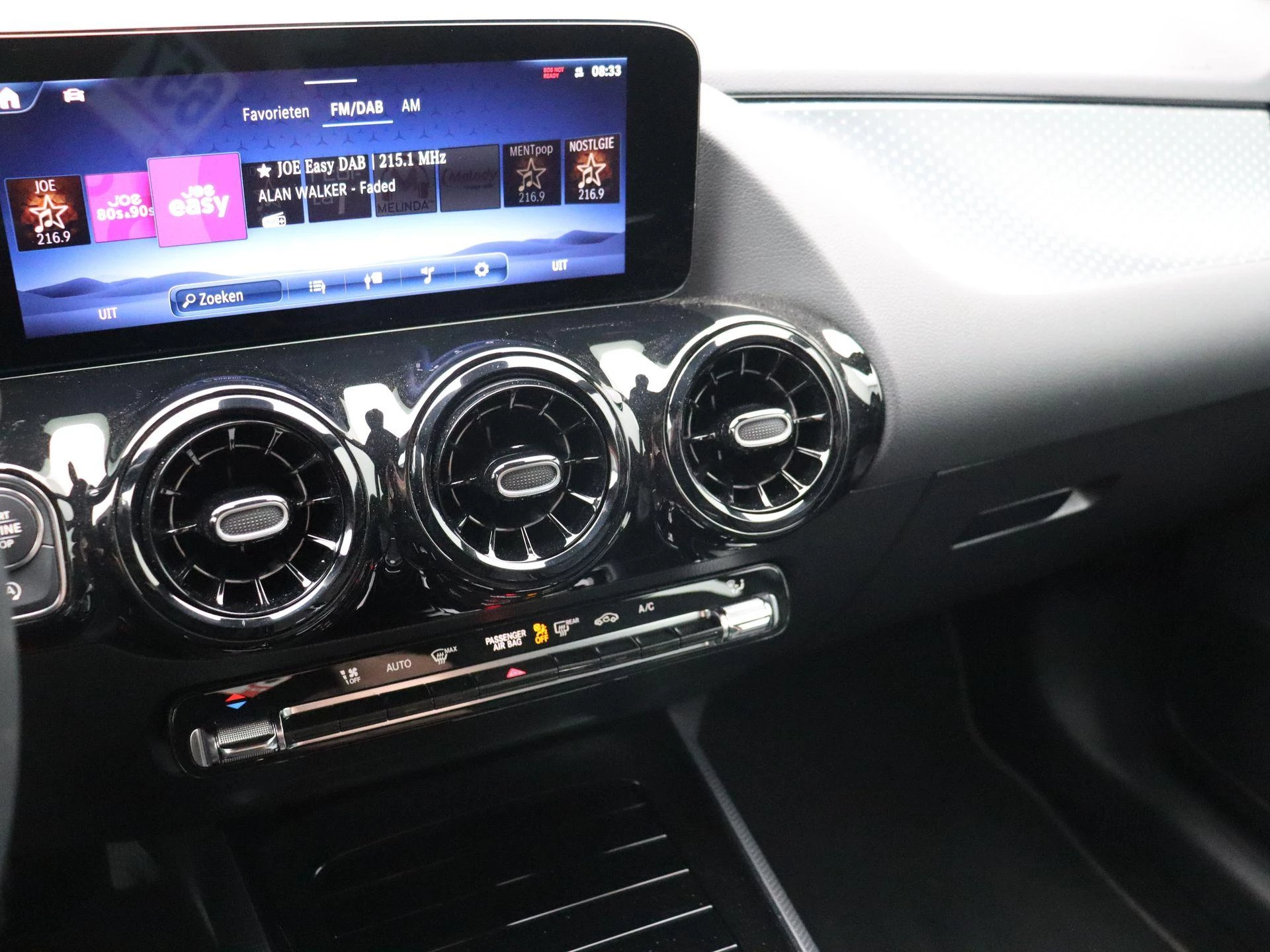 Mercedes-Benz GLA 180 Business Line + TREKHAAK + CAMERA + SENSOREN +