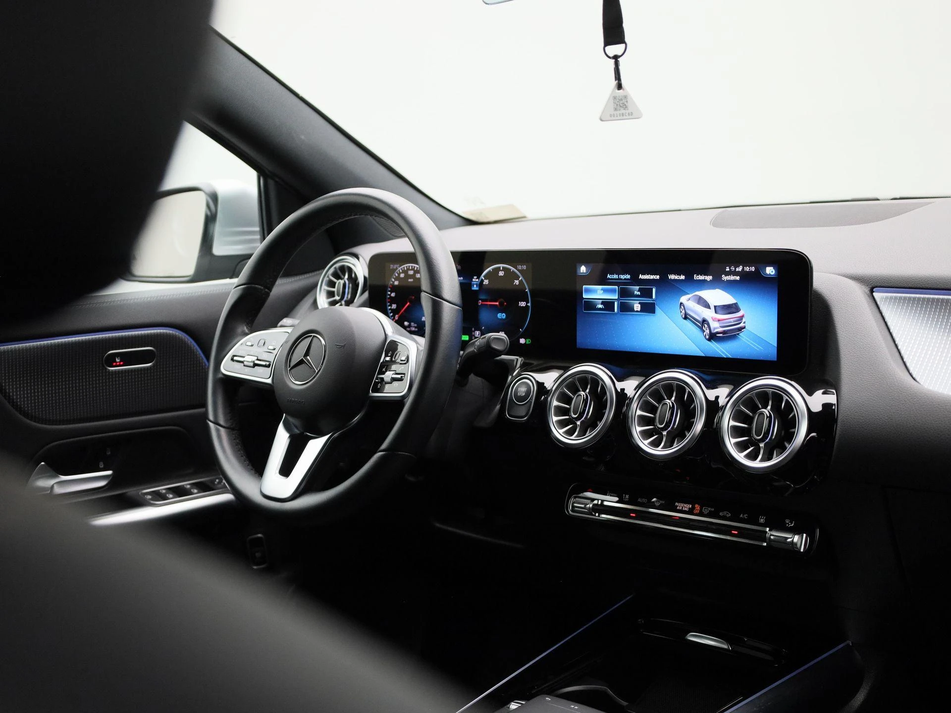 Mercedes-Benz-EQA-image-35