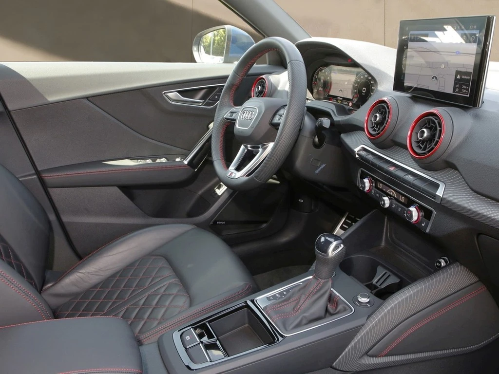 Audi Q2 35 TFSI S line UVP 51290 LEDER AHK SONOS