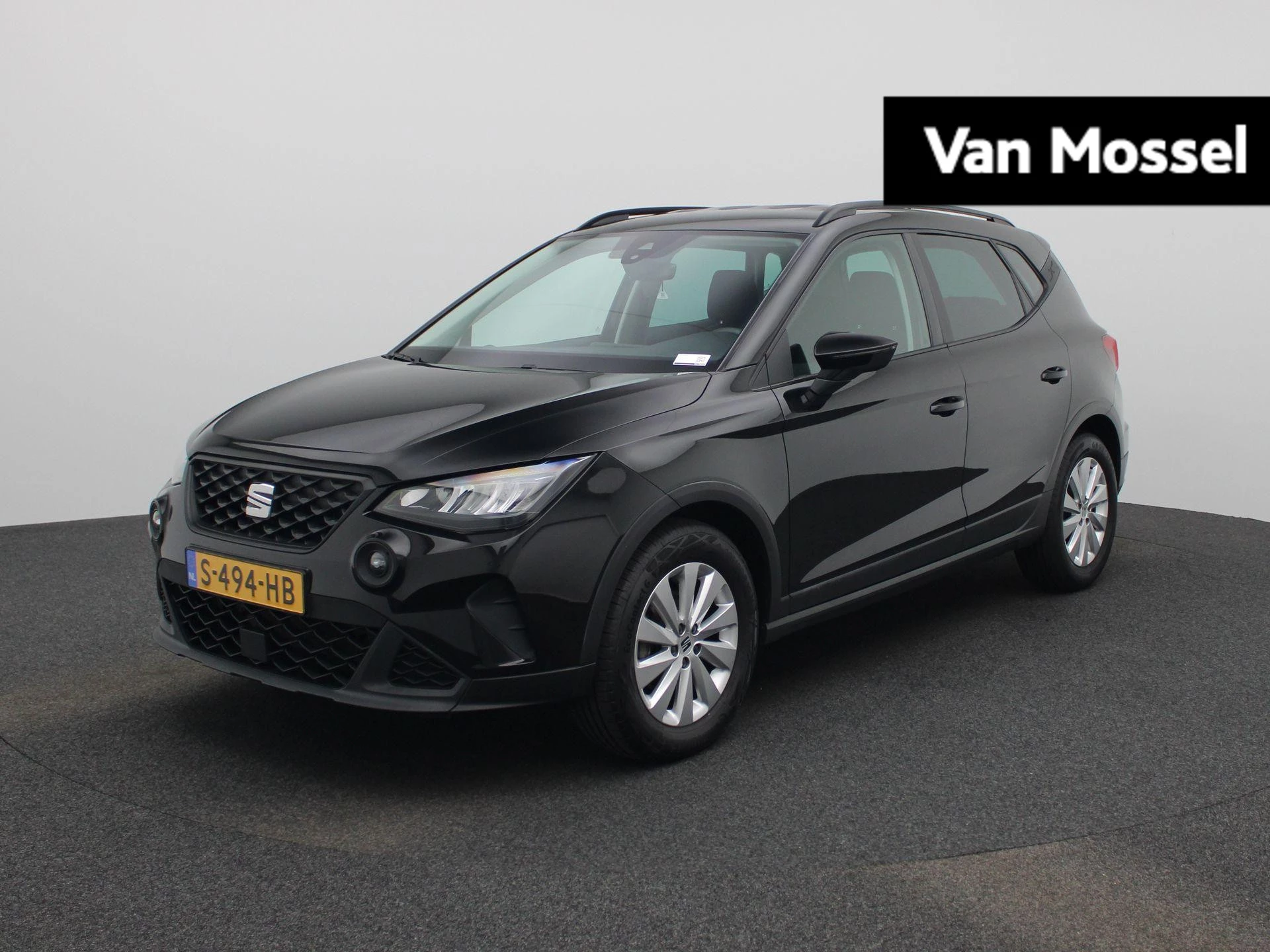 SEAT-Arona-image-0
