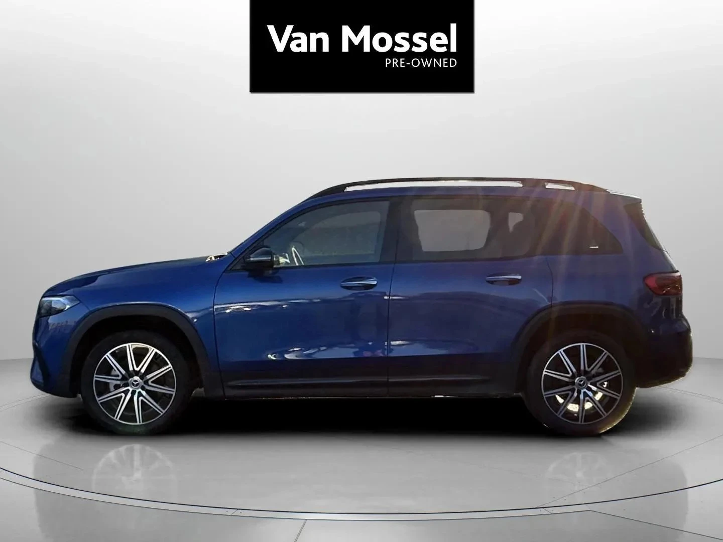 Mercedes-Benz-EQB-image-7