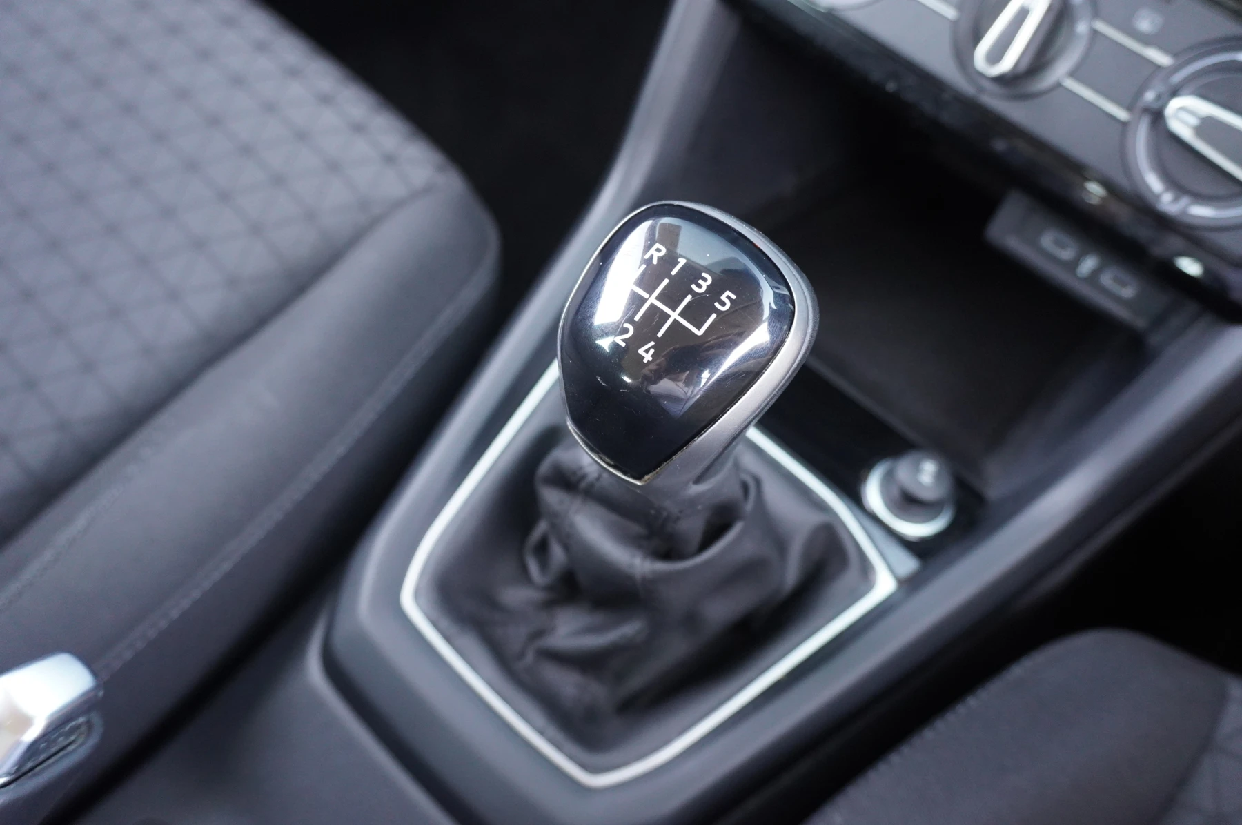Volkswagen-T-Cross-image-17