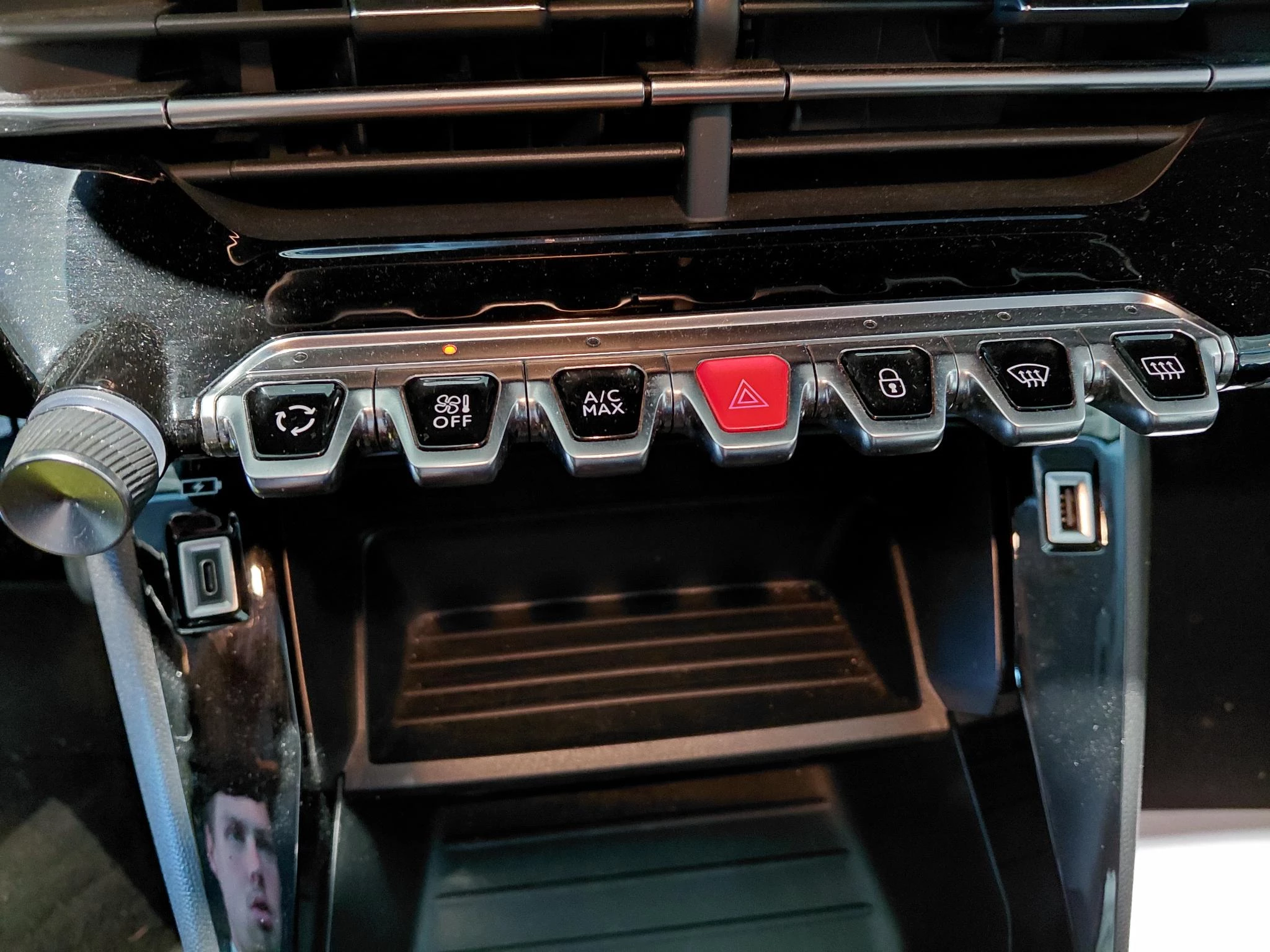 Peugeot-208-image-12