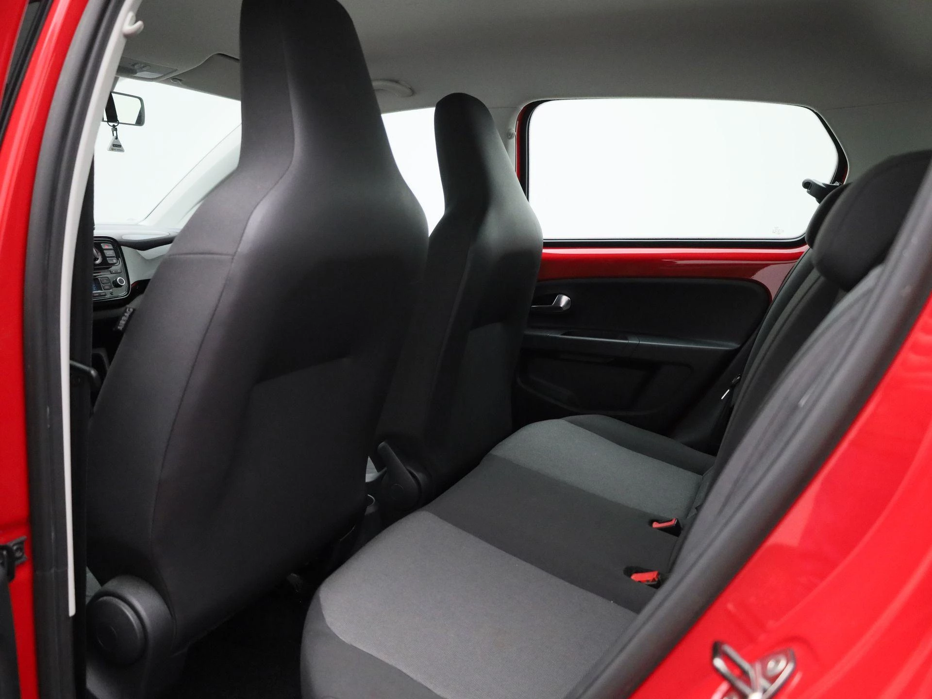 Volkswagen-up!-image-9