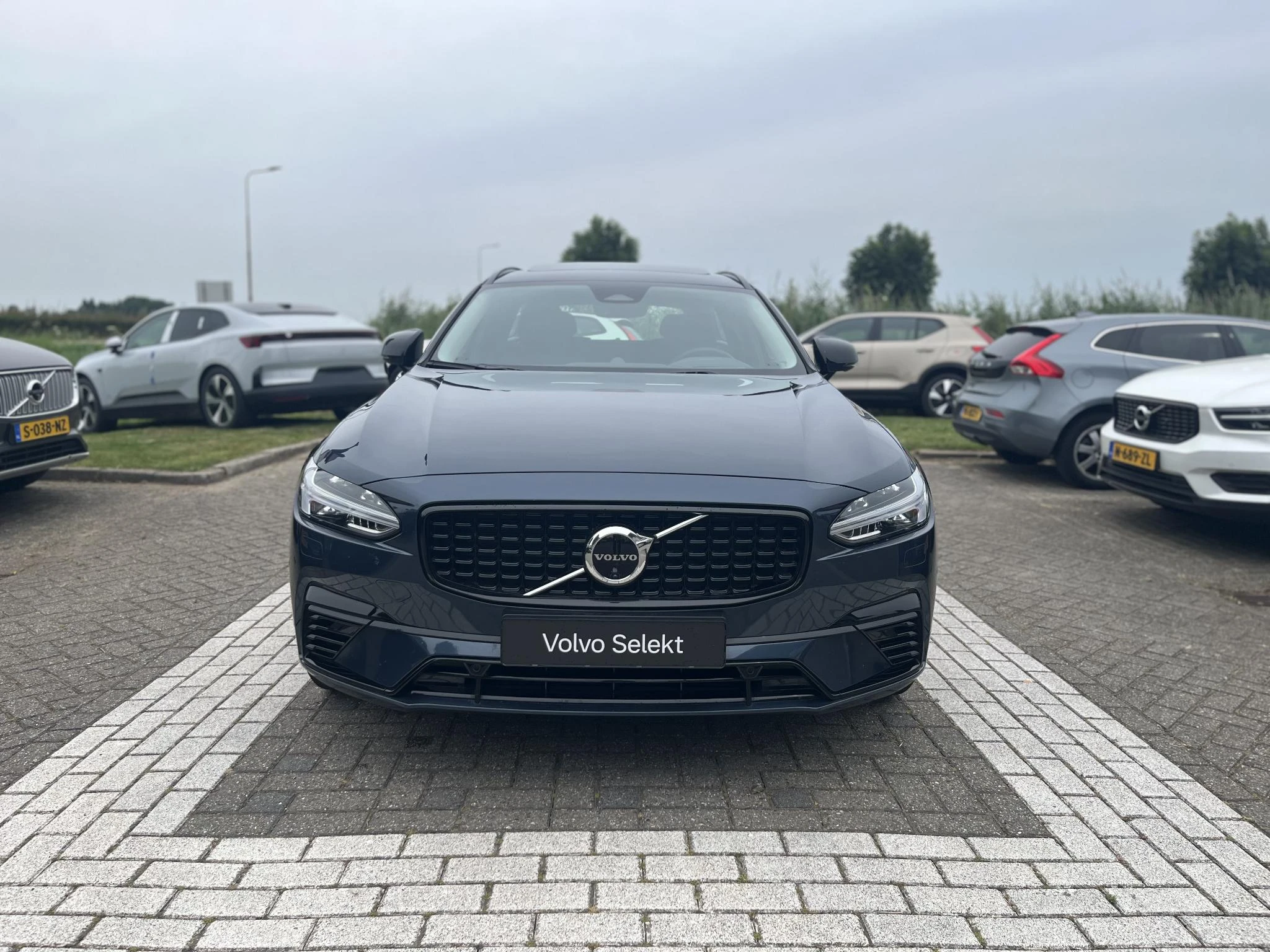 Volvo-V90-image-19